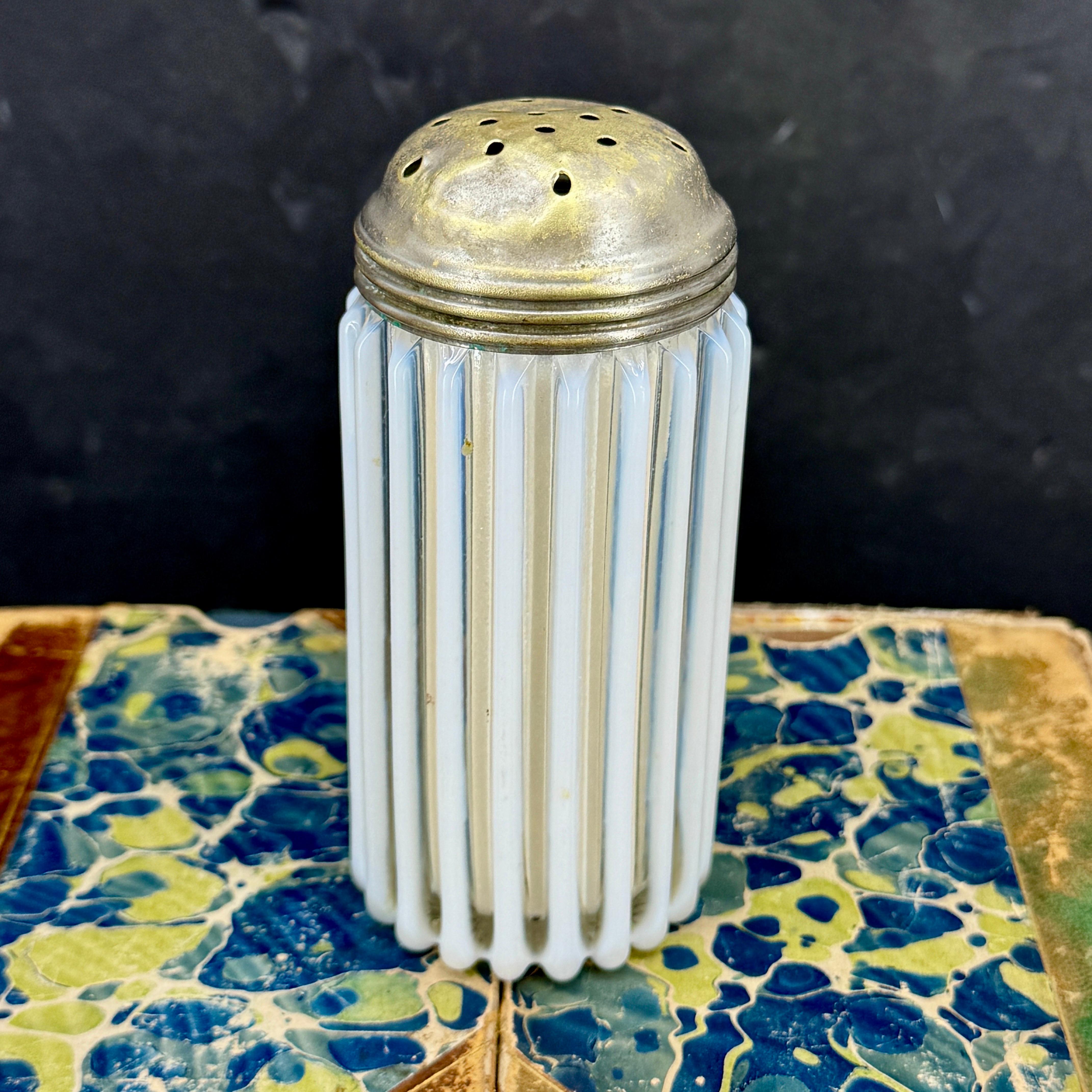 Vintage Tischplatte Opalglas Saugnapf Shaker Mid-Century Modern im Angebot 9