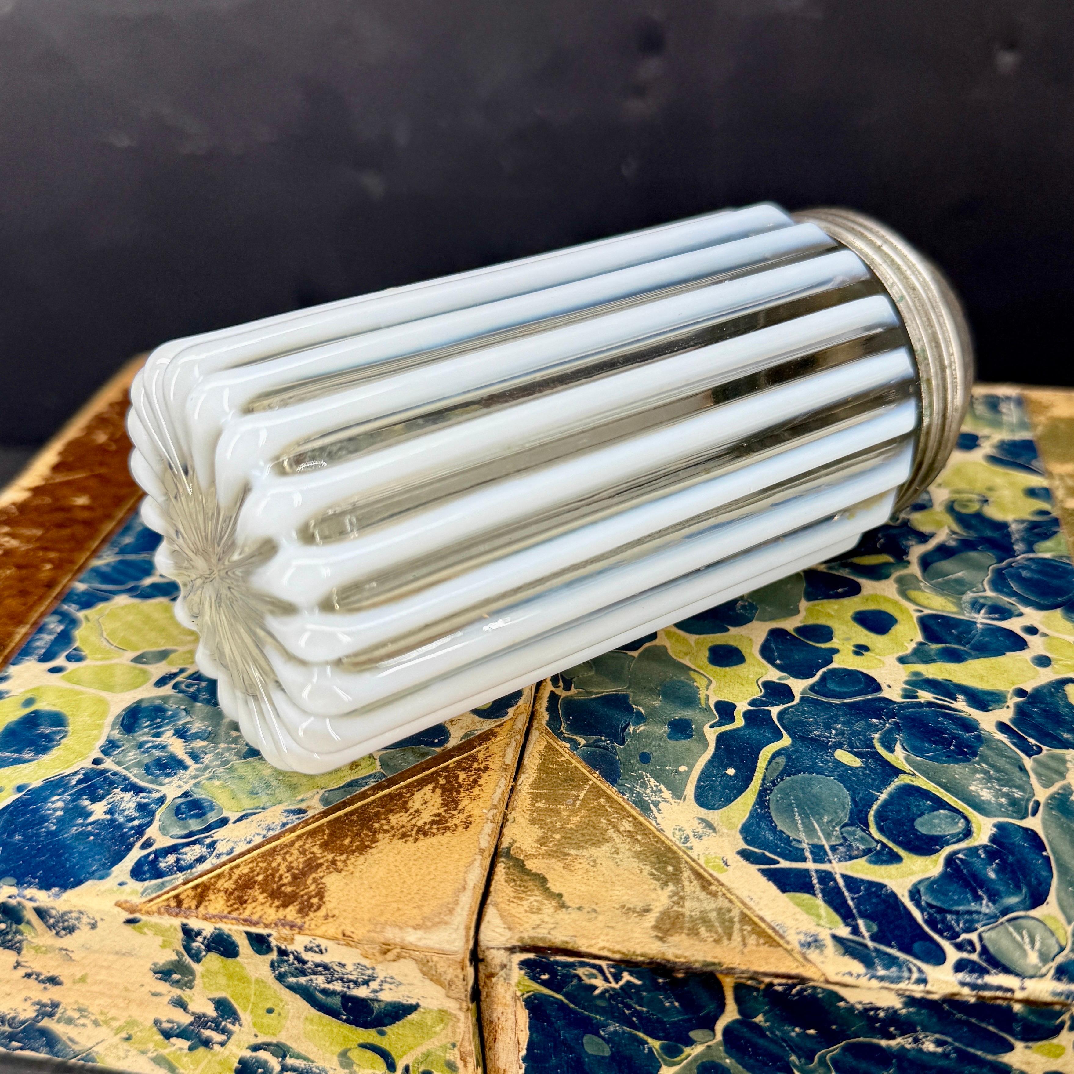 Vintage Tischplatte Opalglas Saugnapf Shaker Mid-Century Modern (Französisch) im Angebot