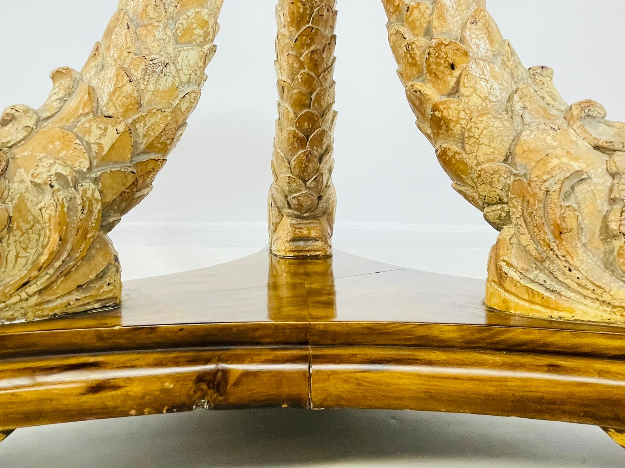 Table tabouret vintage avec motif de dauphin et touches dorées en vente 8