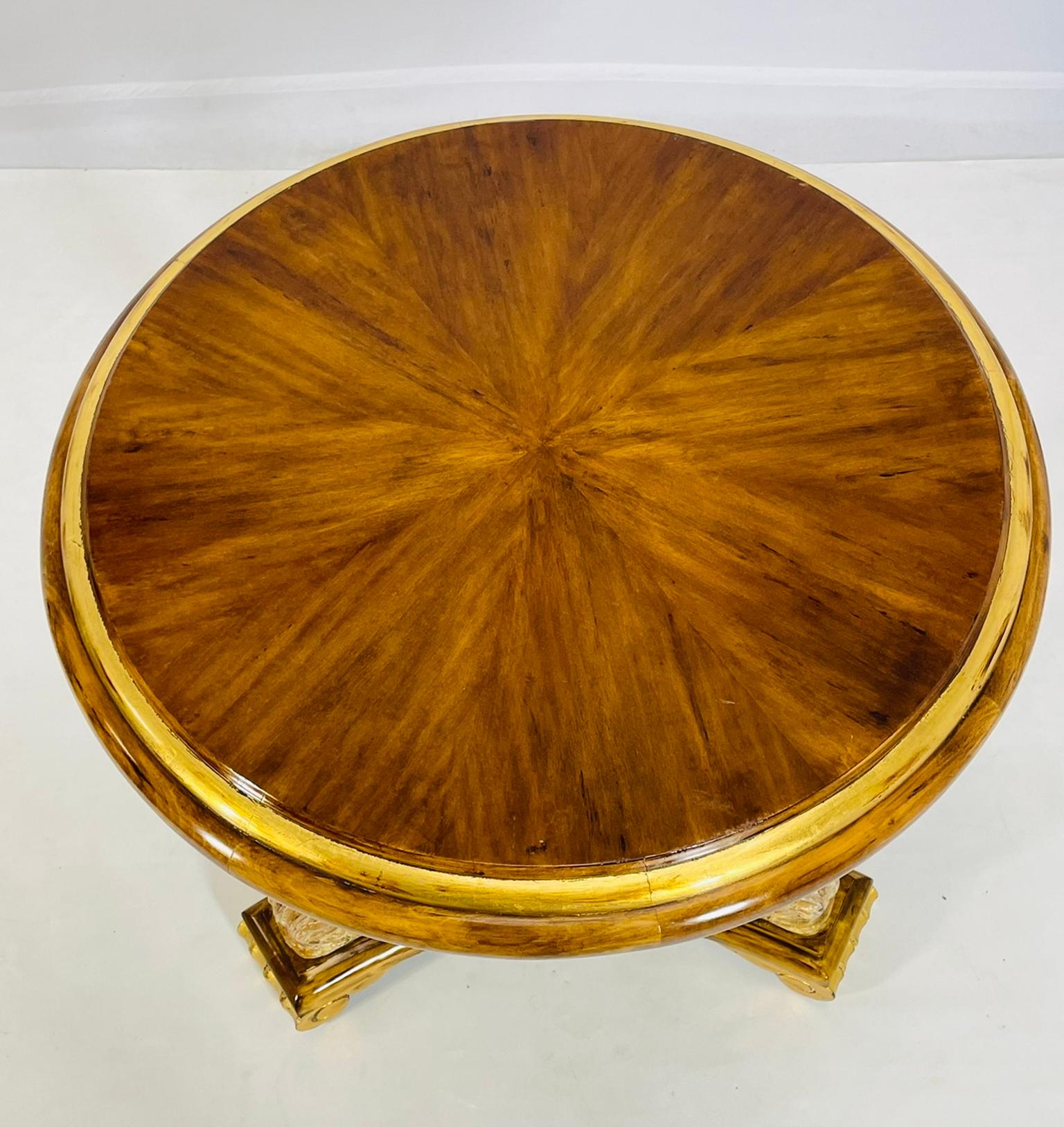 Bois Table tabouret vintage avec motif de dauphin et touches dorées en vente