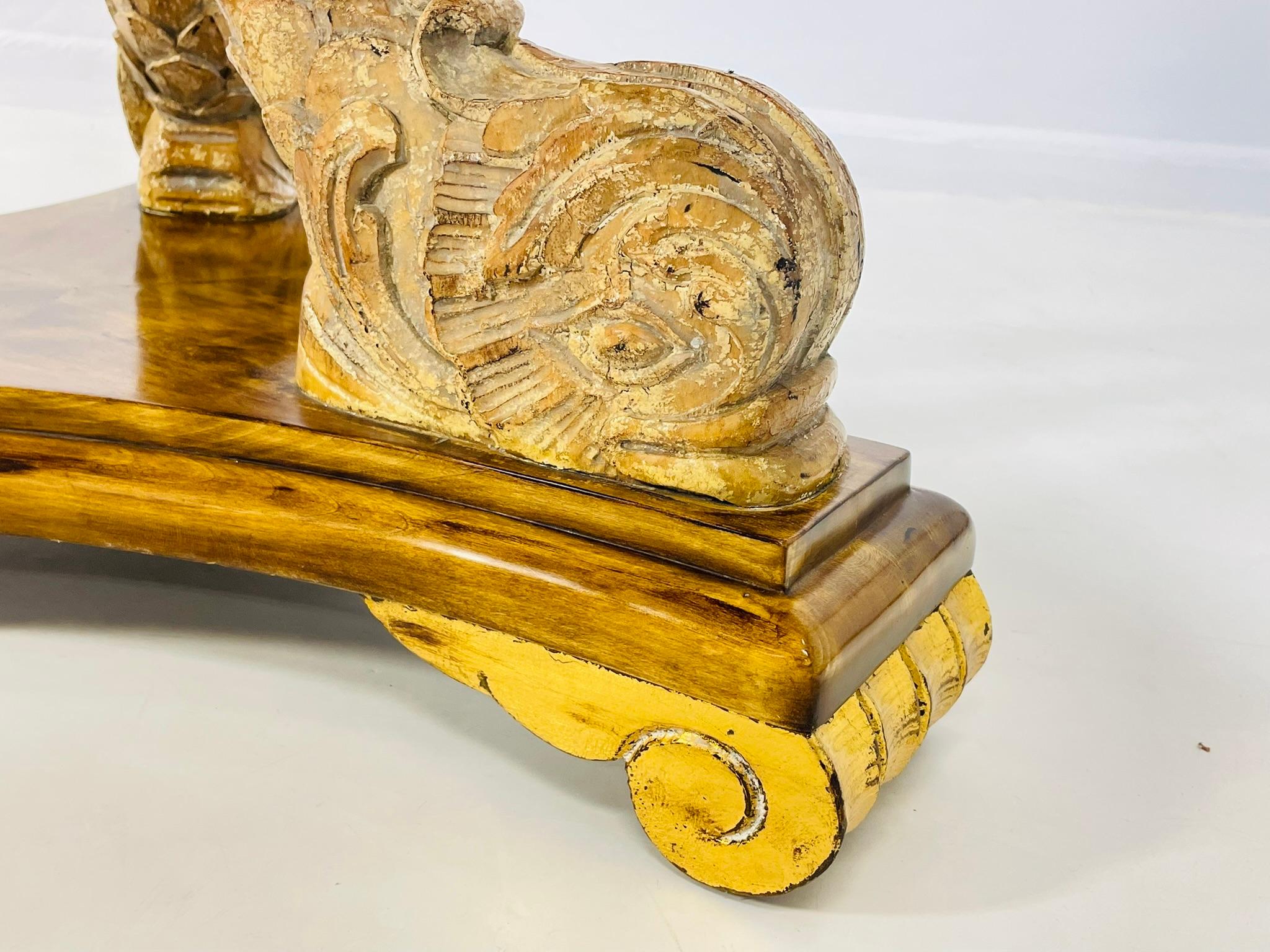 Table tabouret vintage avec motif de dauphin et touches dorées en vente 1