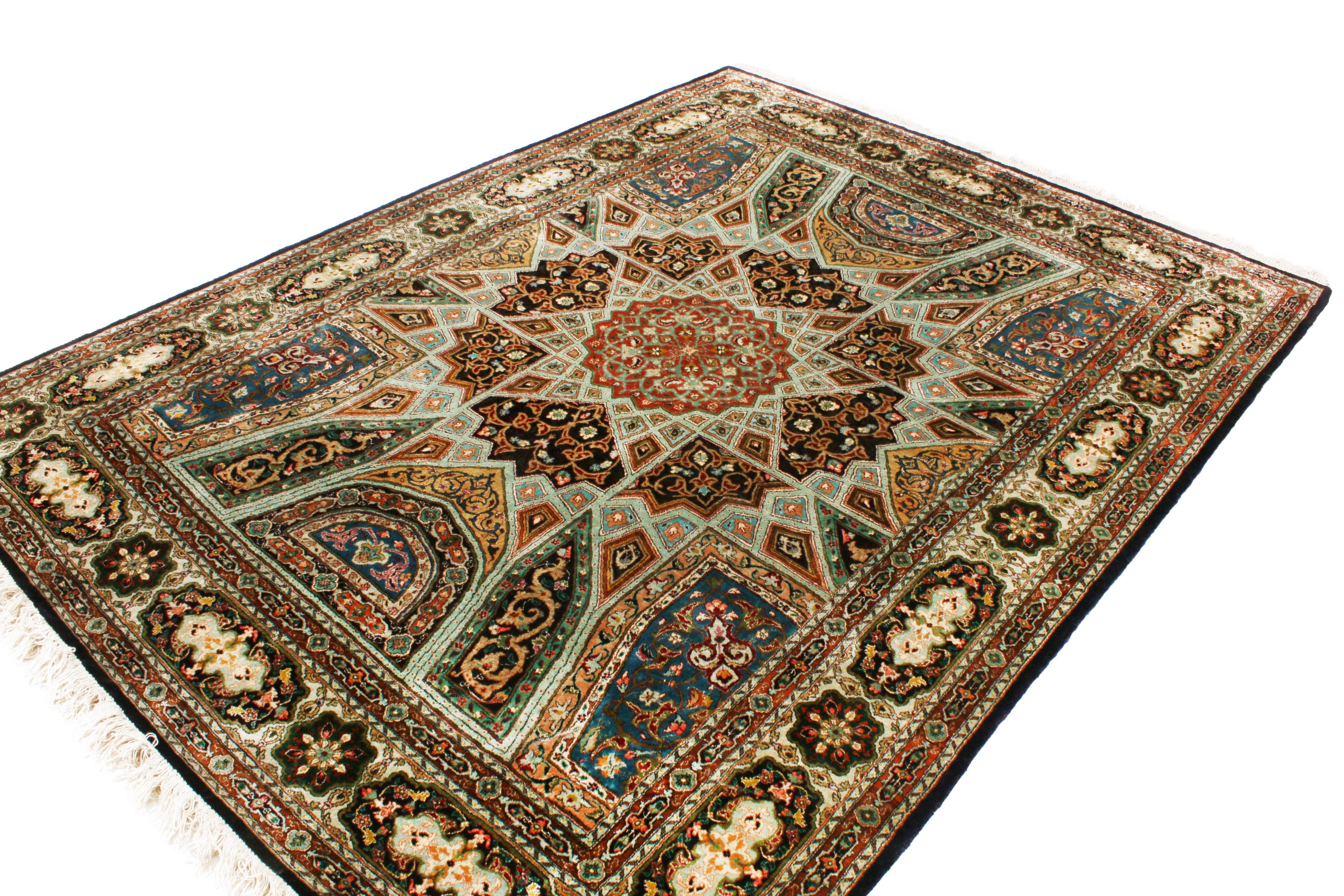 Persiano Tappeto persiano vintage Tabriz Beige, Brown Design unico a medaglioni di Rug & Kilim in vendita