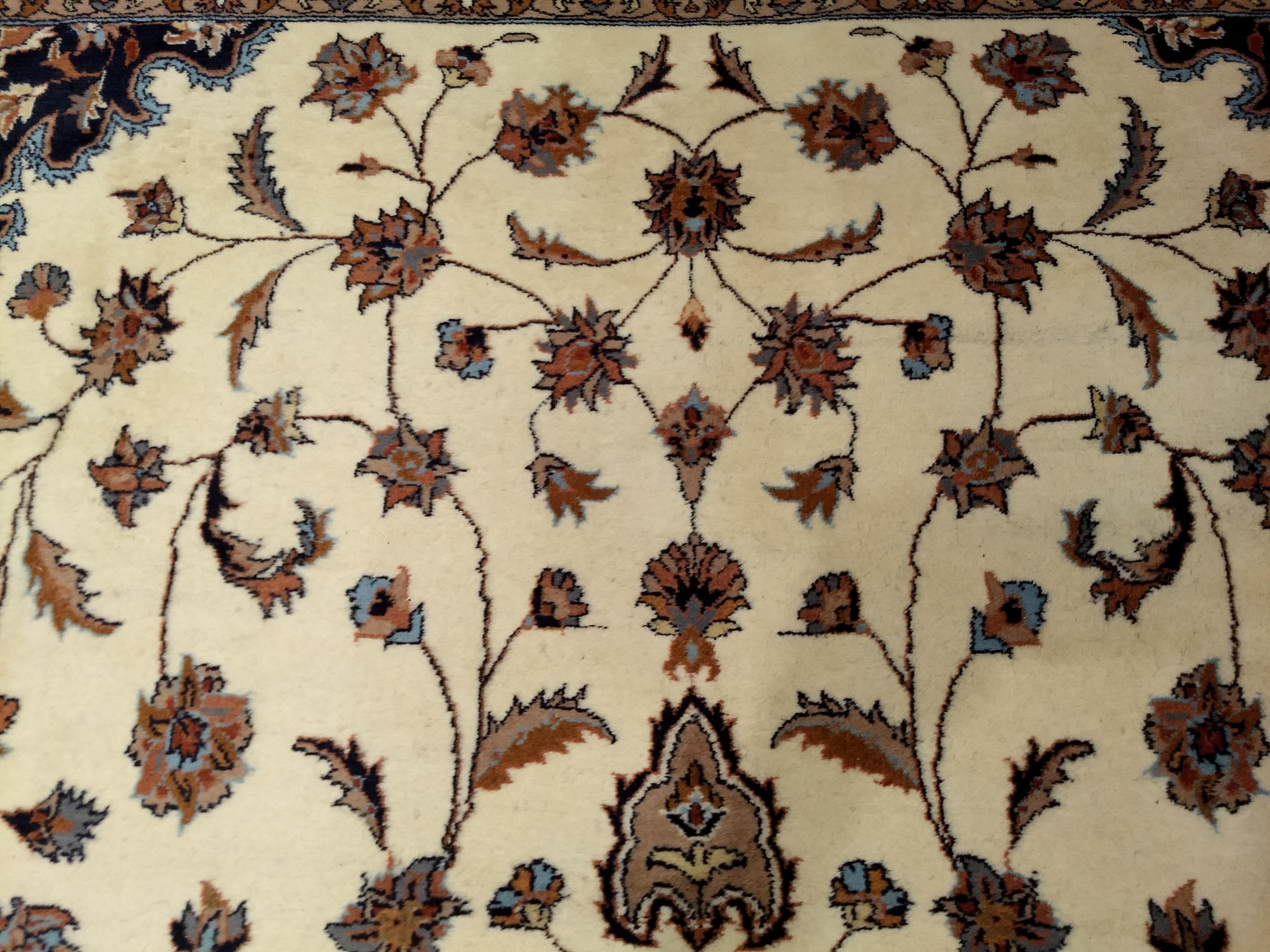 Vintage-Teppich im Tabriz-Stil mit Blumenmuster in Elfenbein, Terrakotta, Marine, Brown (20. Jahrhundert) im Angebot