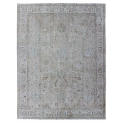 Tappeto vintage di Tabriz con un delicato motivo floreale a medaglione in tonalità neutre