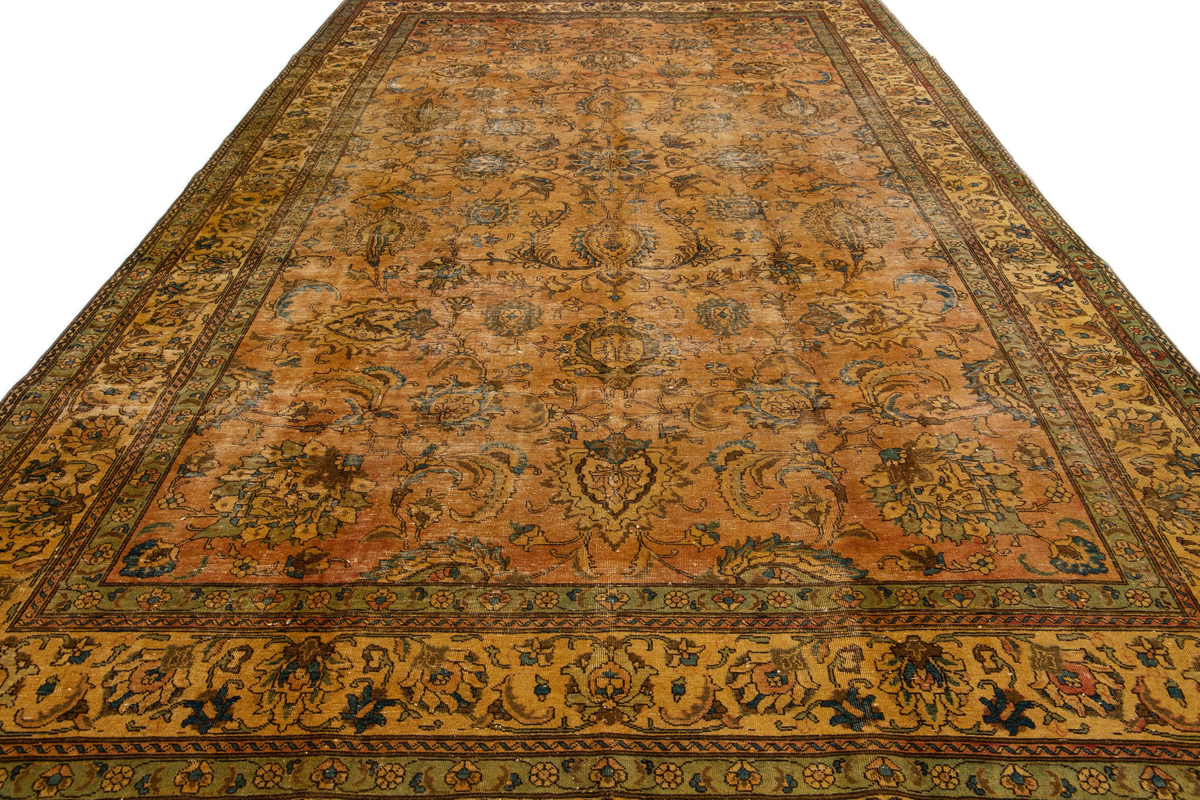 Handgefertigter brauner persischer Tabriz-Wollteppich mit floralem Design (Islamisch) im Angebot