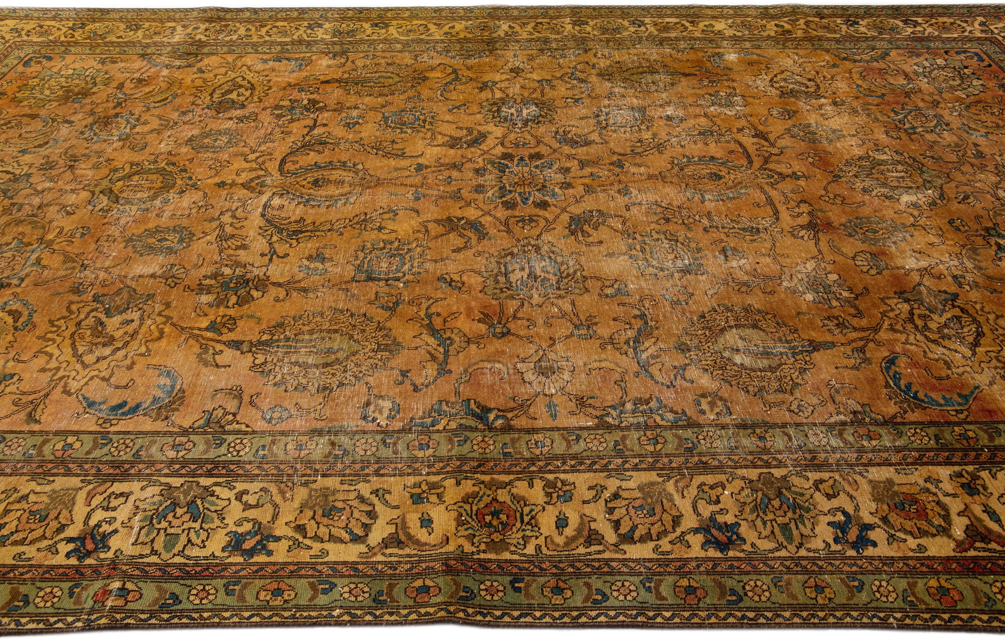 Handgefertigter brauner persischer Tabriz-Wollteppich mit floralem Design (Handgeknüpft) im Angebot