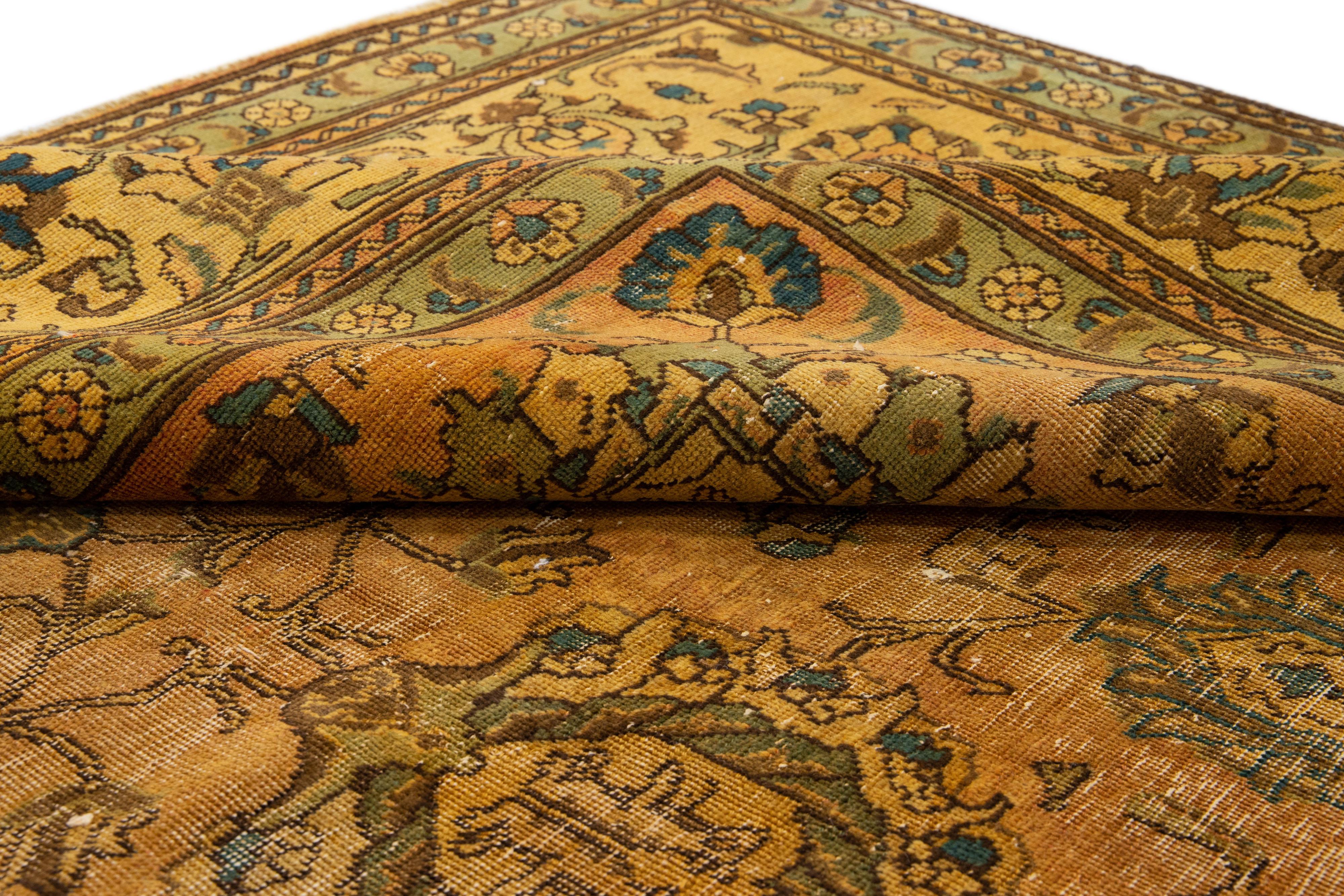 Handgefertigter brauner persischer Tabriz-Wollteppich mit floralem Design (20. Jahrhundert) im Angebot