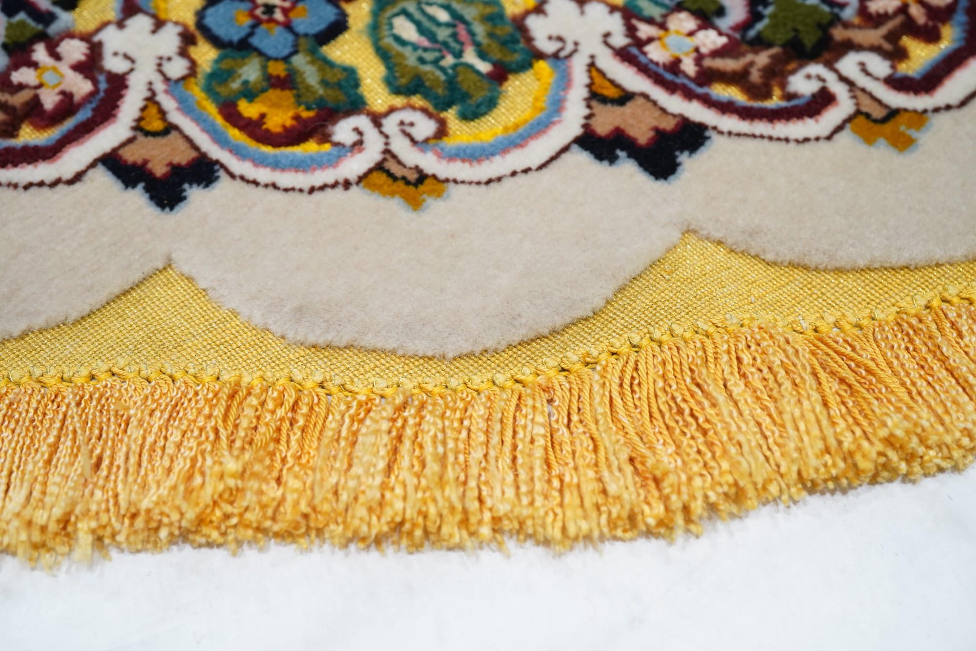 Persiano Tappeto persiano Tabriz estremamente fine in lana e seta 4'9'' x 5'0'' in vendita