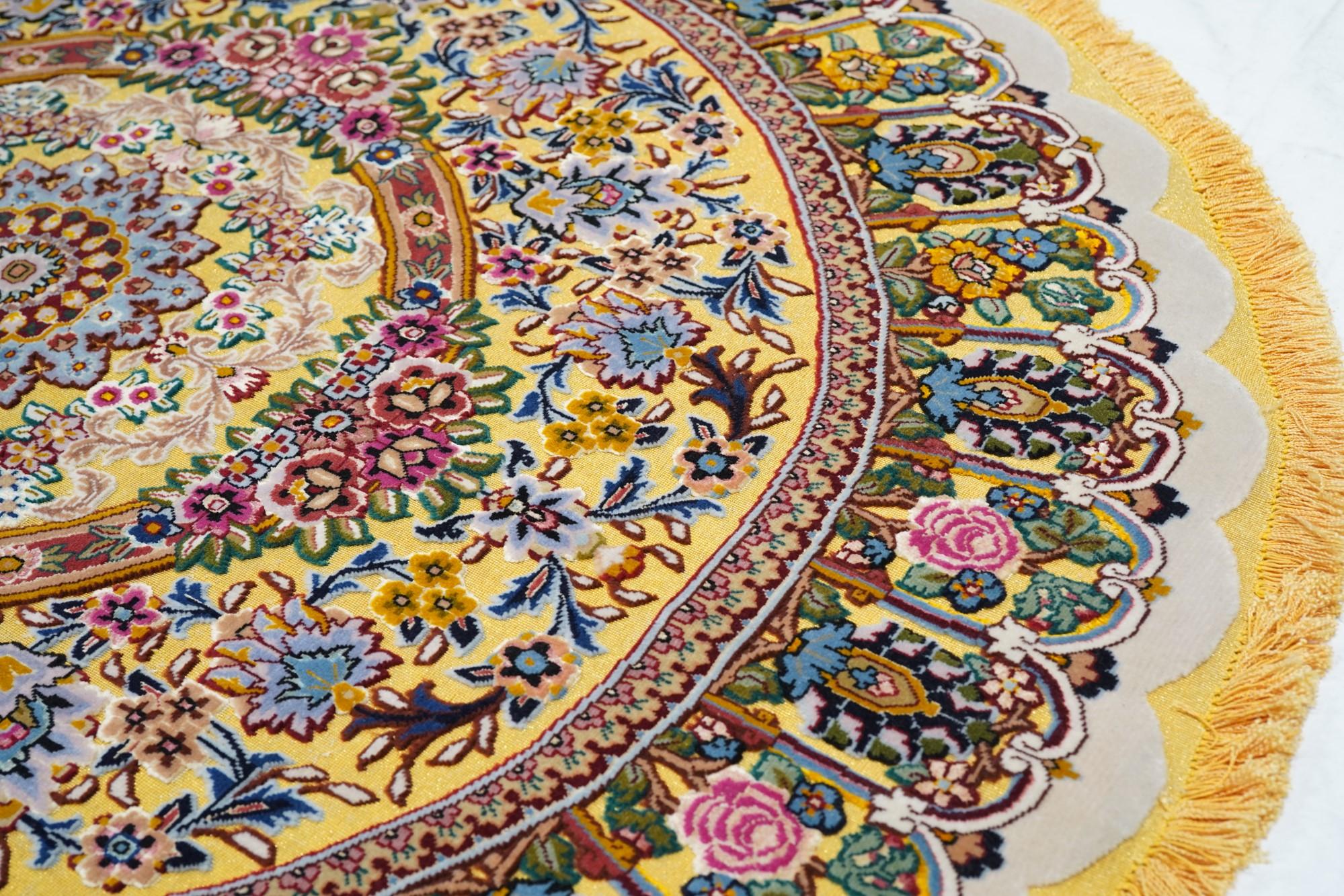 Tappeto persiano Tabriz estremamente fine in lana e seta 4'9'' x 5'0'' In condizioni buone in vendita a New York, NY