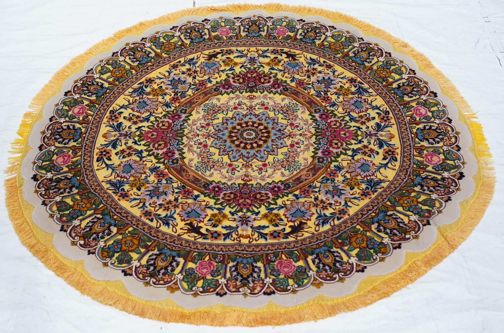 Lana Tappeto persiano Tabriz estremamente fine in lana e seta 4'9'' x 5'0'' in vendita