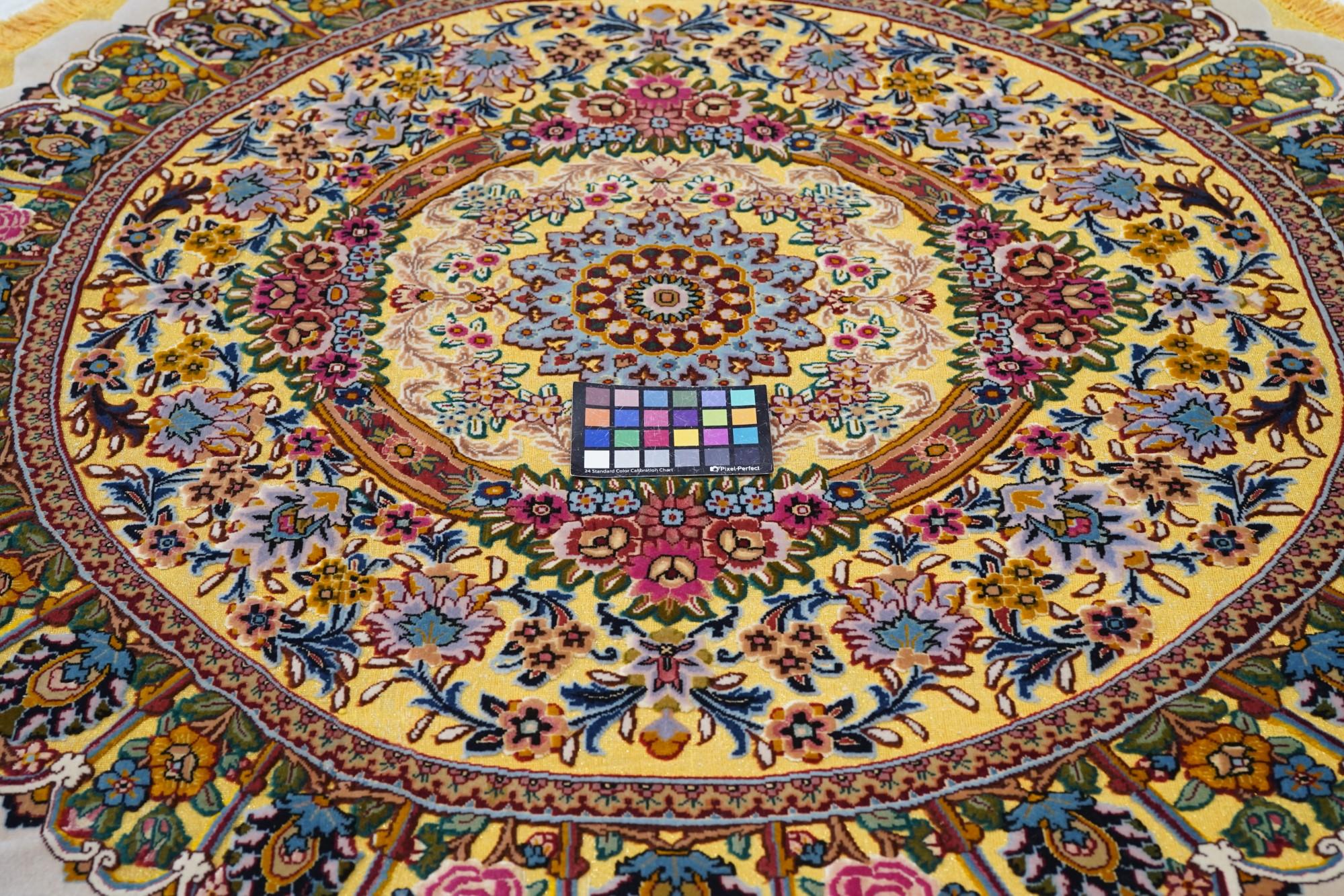 Tappeto persiano Tabriz estremamente fine in lana e seta 4'9'' x 5'0'' in vendita 2