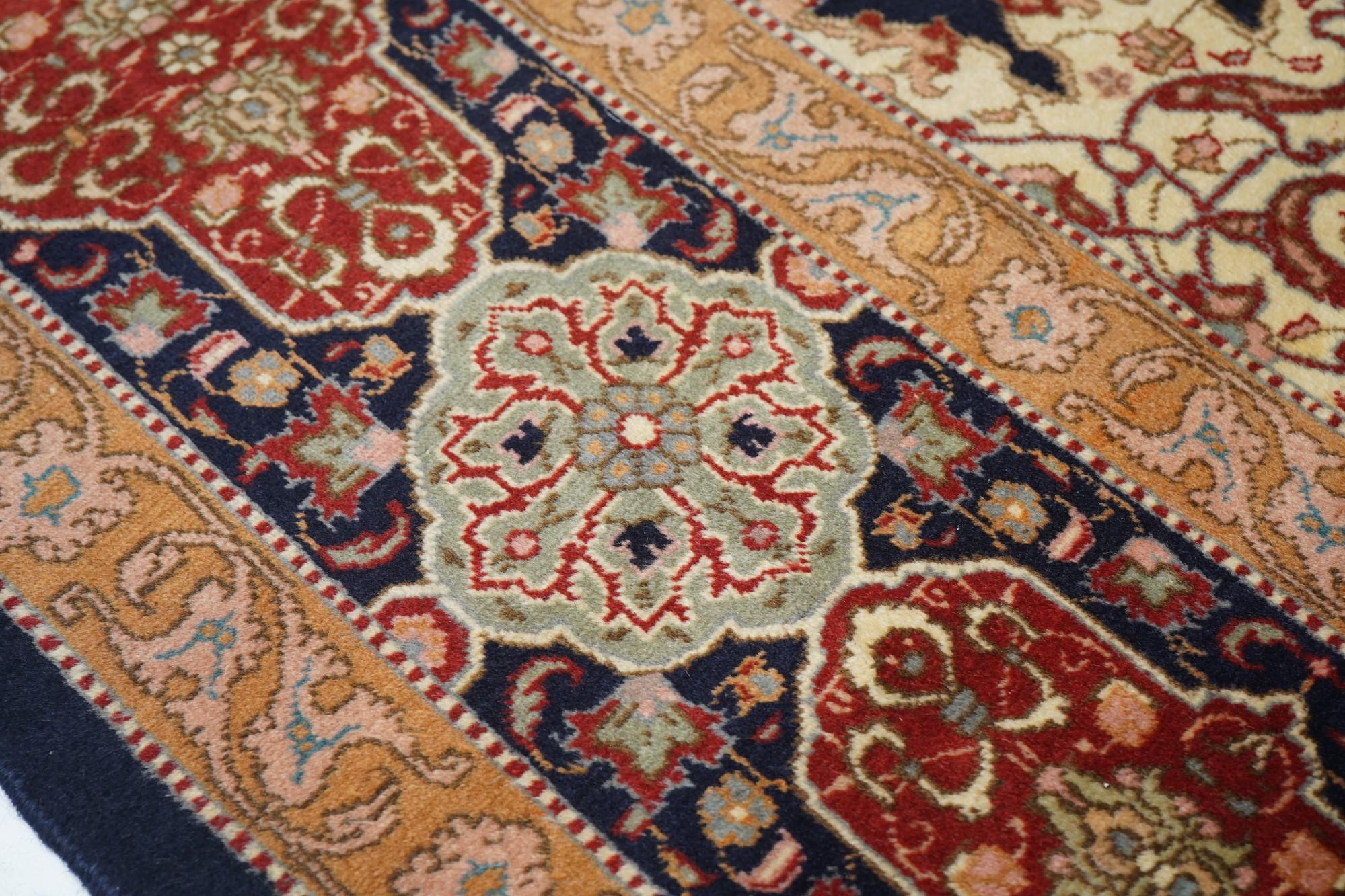 Tappeto Tabriz persiano d'epoca 6'7'' x 10'1'' In condizioni buone in vendita a New York, NY