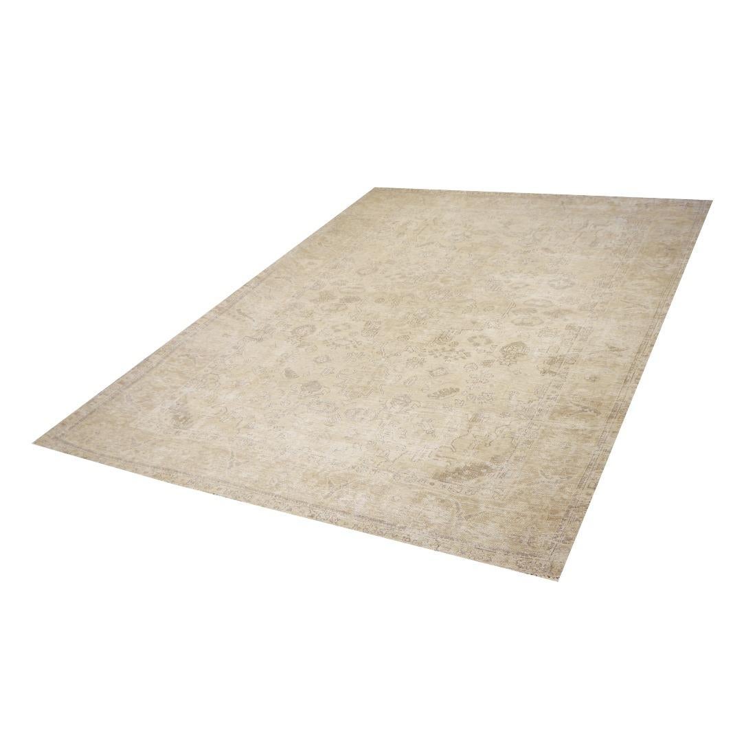 Tabriz Persian rug classic vintage rug muted gray beige brown hand knotted neutral

Beautiful antique rug in style of Tabriz - Djoharian Collection

This rug was made with a decorative Traditional Design. The style reminds of Tabriz, Heriz and