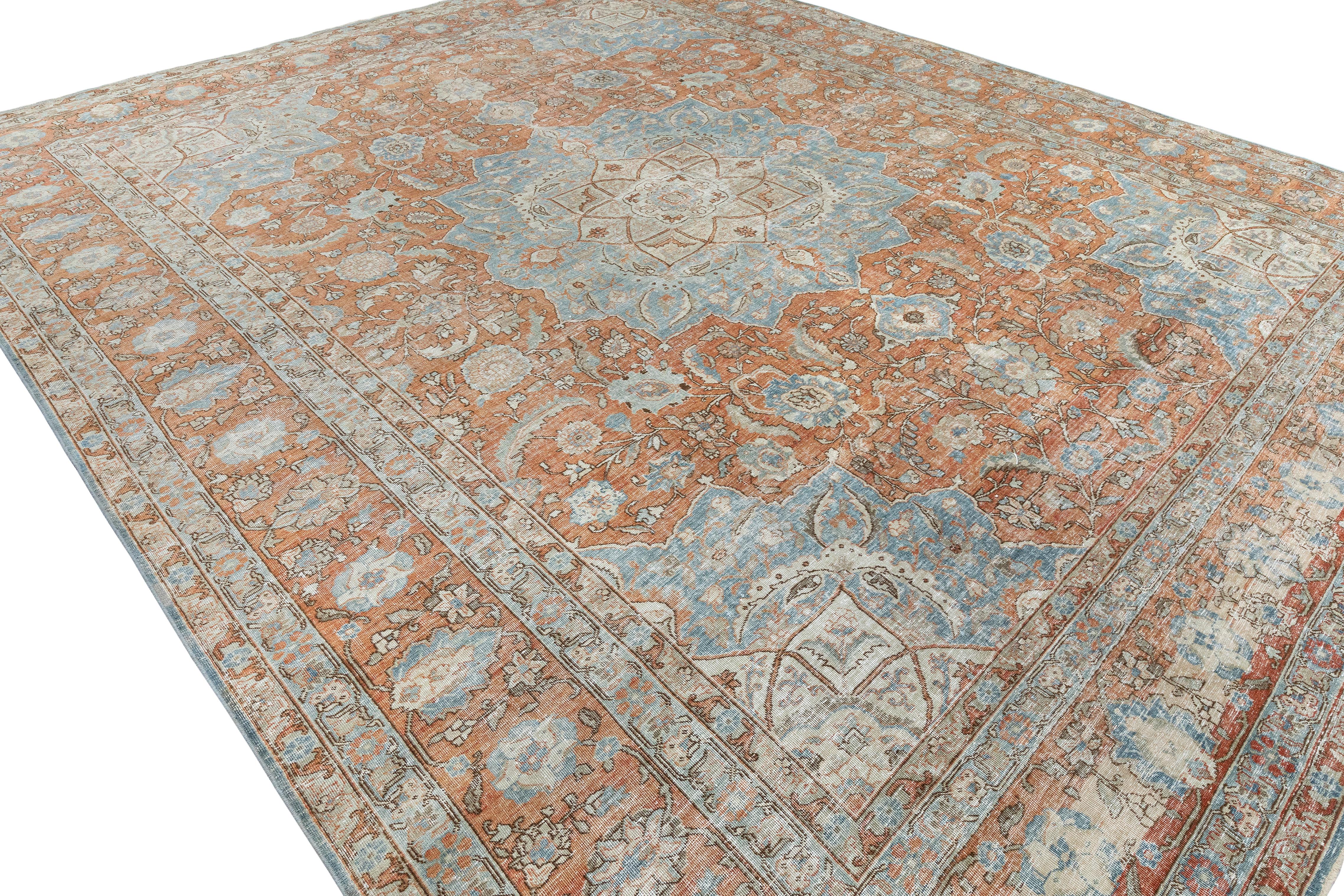 Perse Tapis Tabriz vintage  Laine nouée à la main  Rouille et bleu  Milieu du 20e siècle en vente