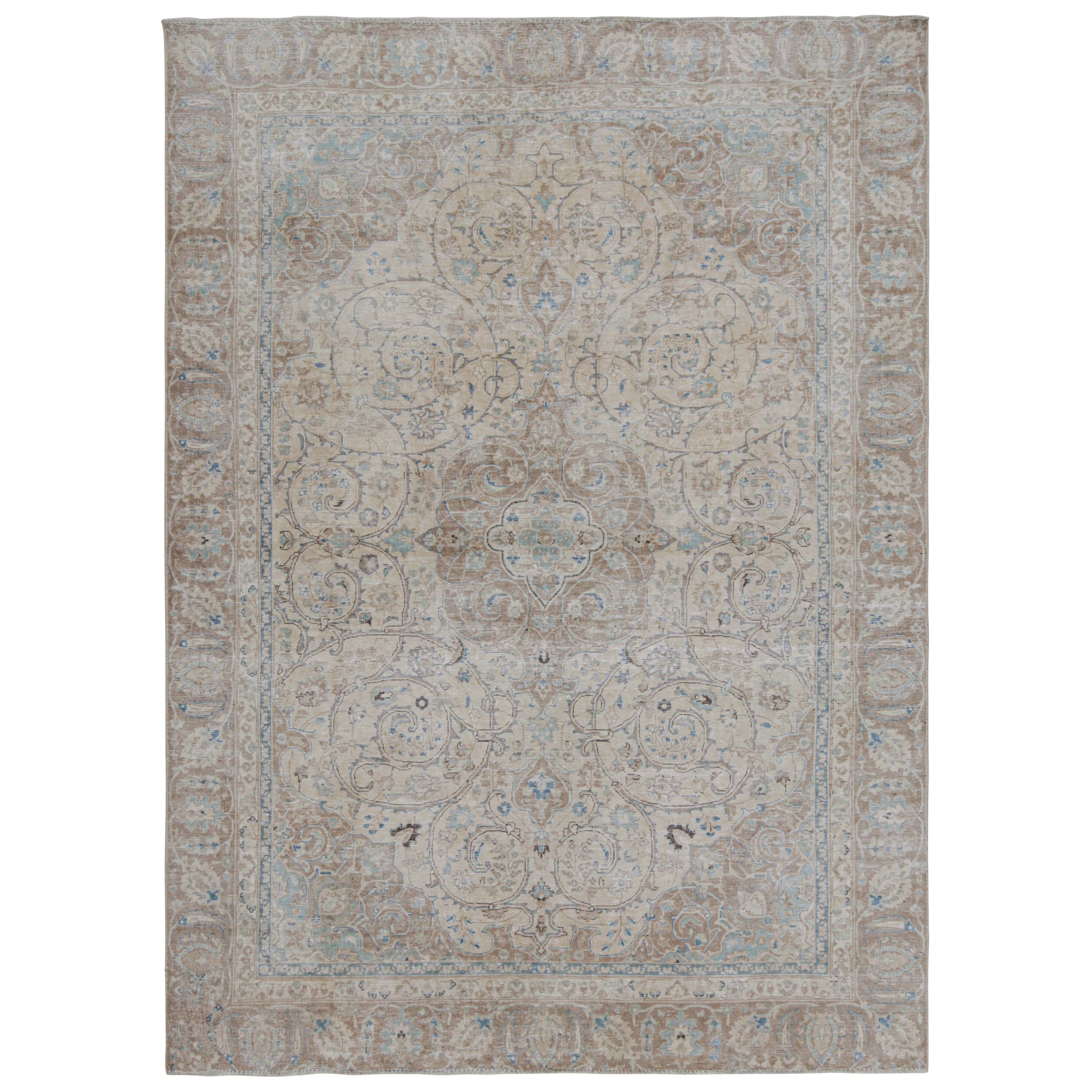 Tappeto Tabriz vintage con motivi floreali beige, marroni e blu di Rug & Kilim