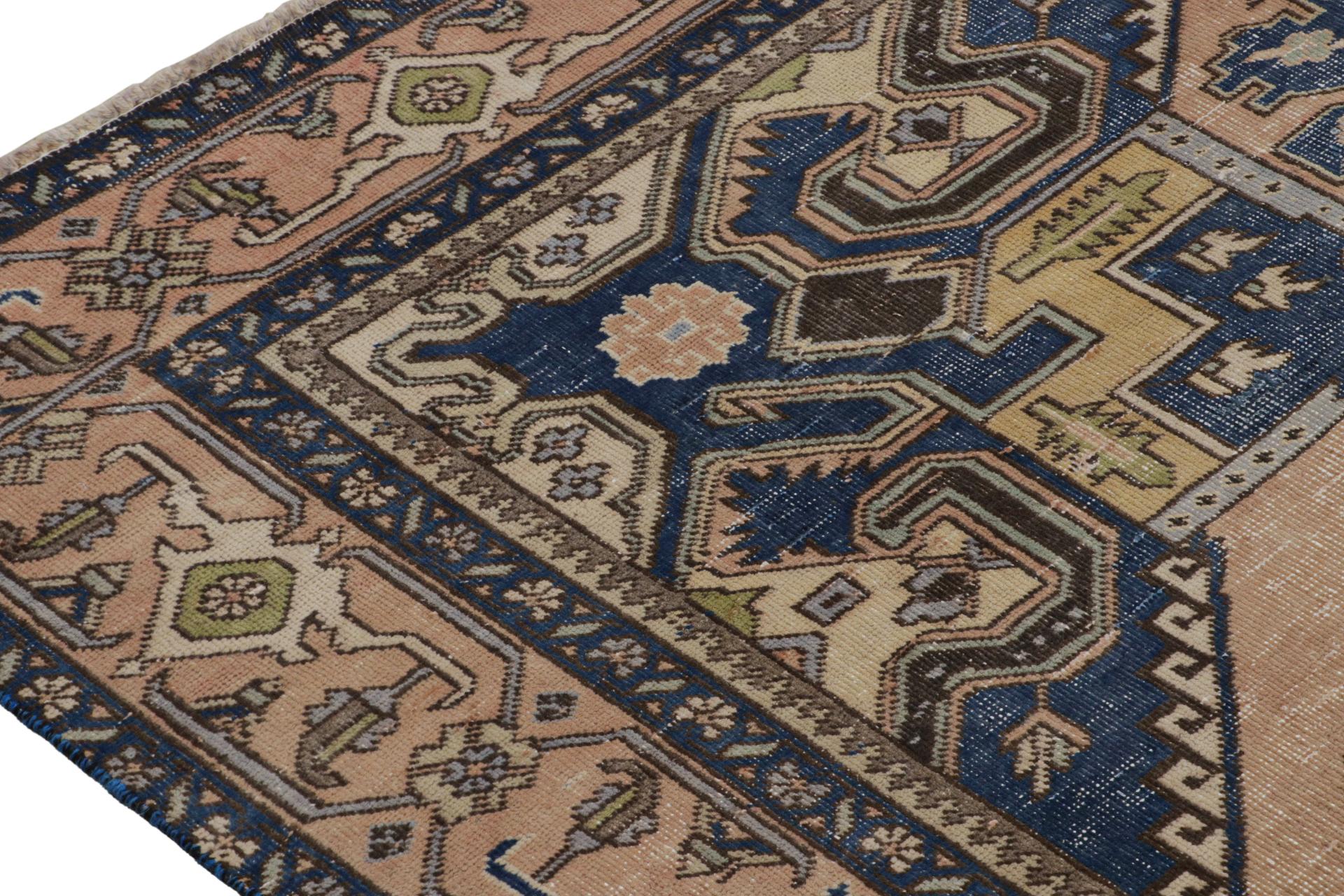 Geometrischer Teppich in Beige-Braun und Blau von Rug & Kilim, Vintage Tabriz im Zustand „Gut“ im Angebot in Long Island City, NY