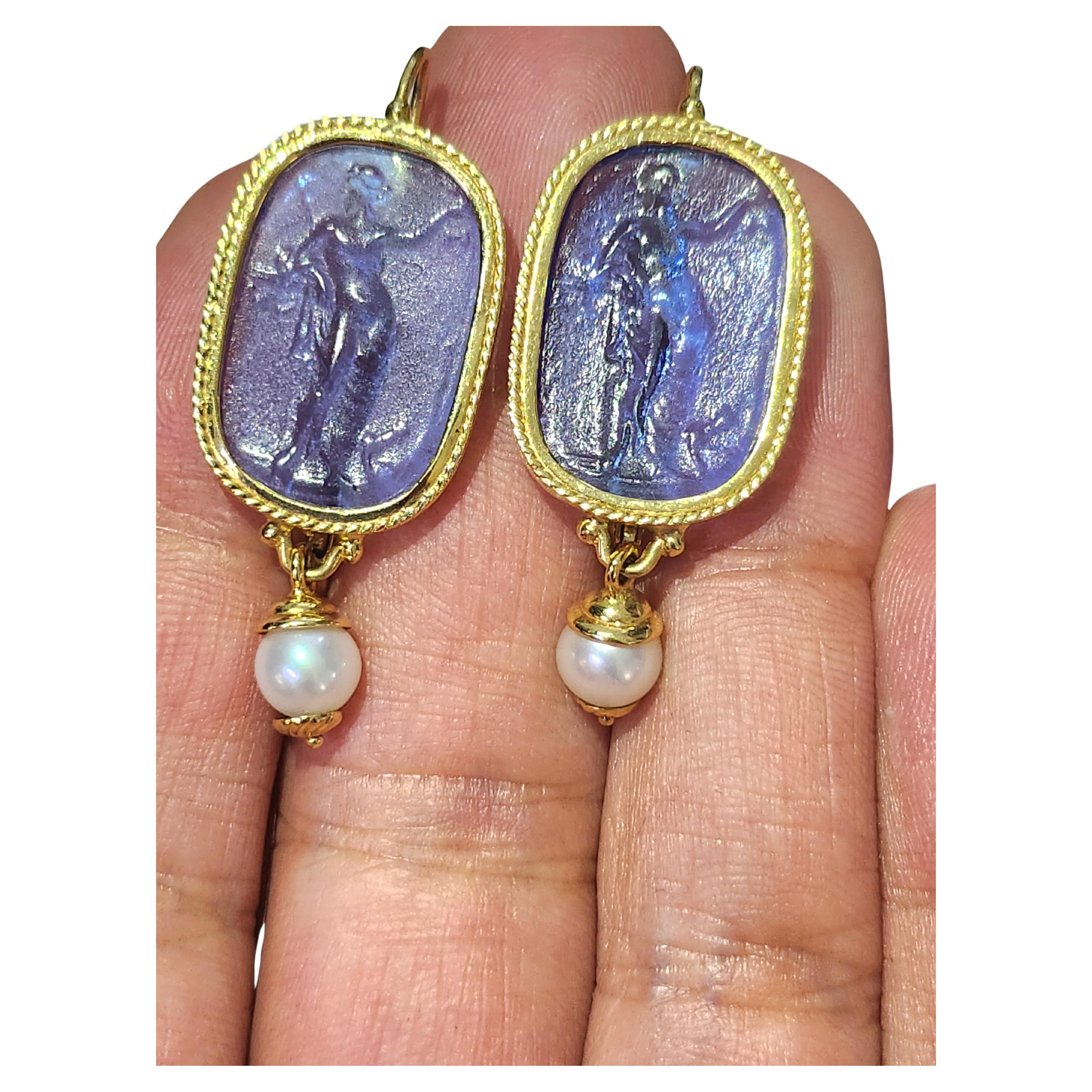 Vintage italian 1945s orginal 18k yellow gold fine earrings with blue Tagliamonte cameo of  a woman figures with 2 natural white dangling pearls hall marks with 3 orginal stamps earrings lenght 4cm in excellent condition