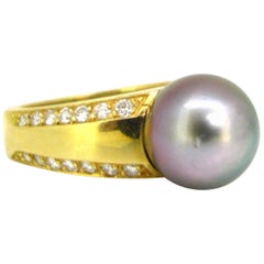 Vintage Tahitian Cultured Pearl and Diamonds Yellow Gold Ring