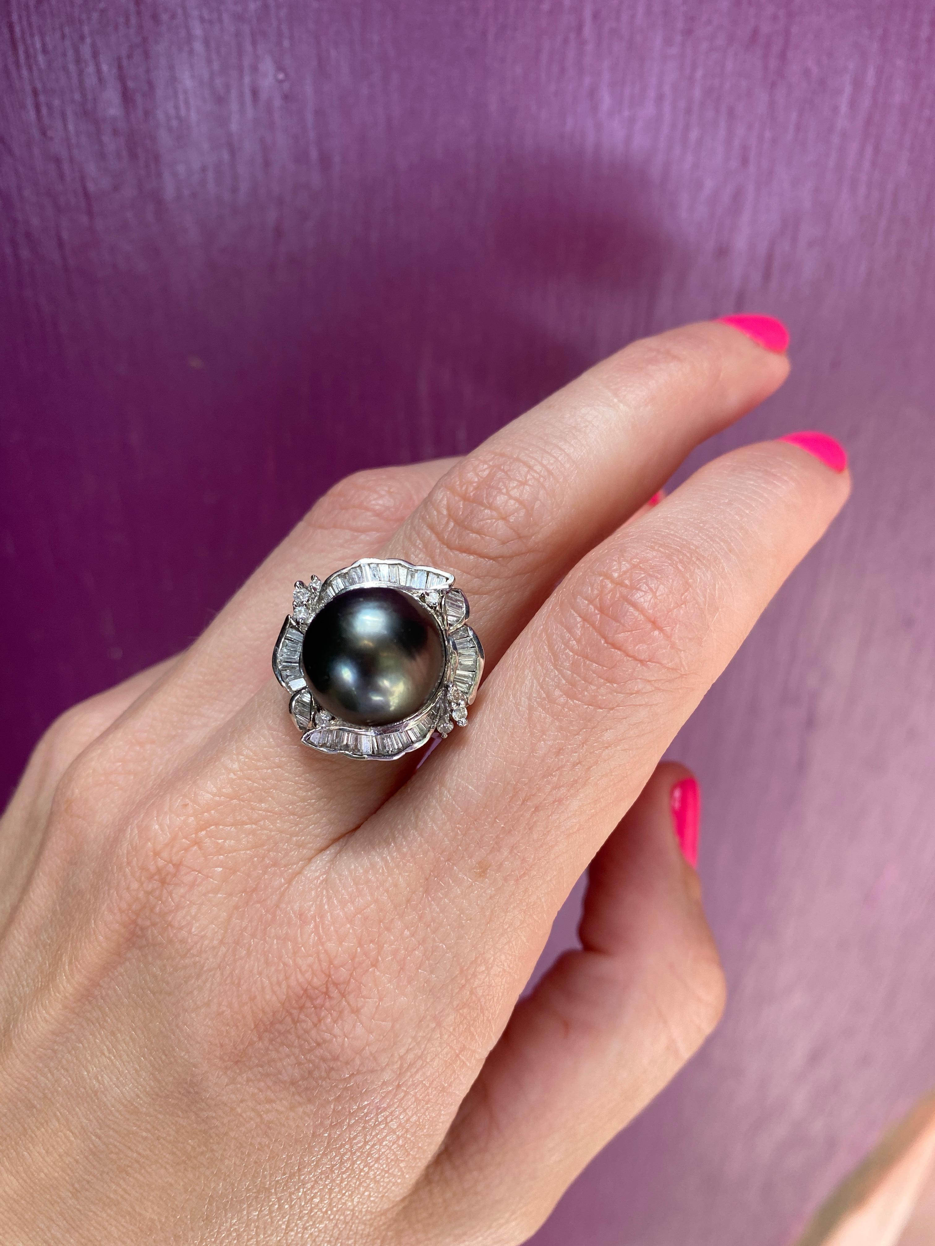 Vintage Tahitian Pearl and 1.10ctw Round Diamond White Gold Ring For Sale 5