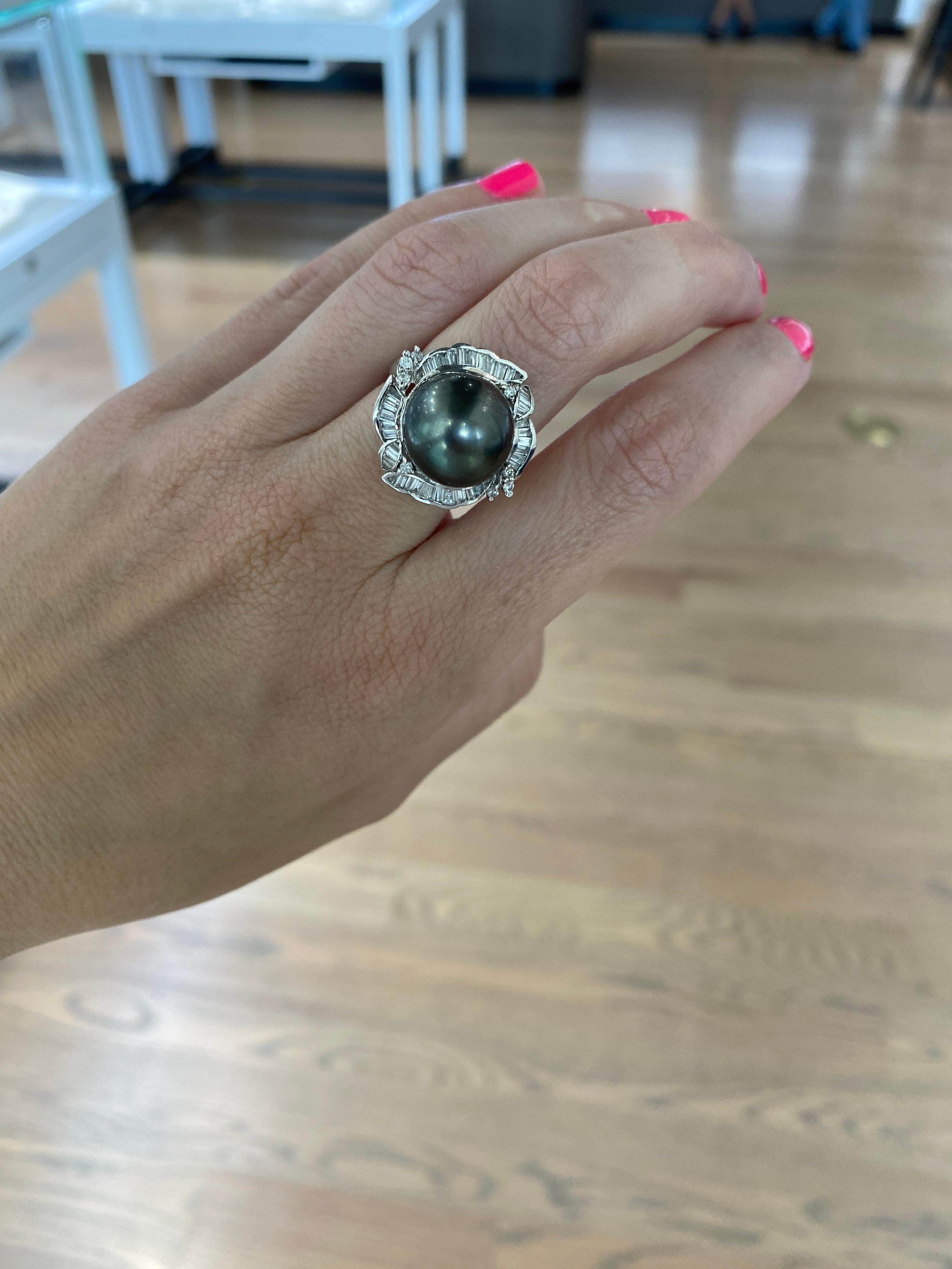 Vintage Tahitian Pearl and 1.10ctw Round Diamond White Gold Ring For Sale 6
