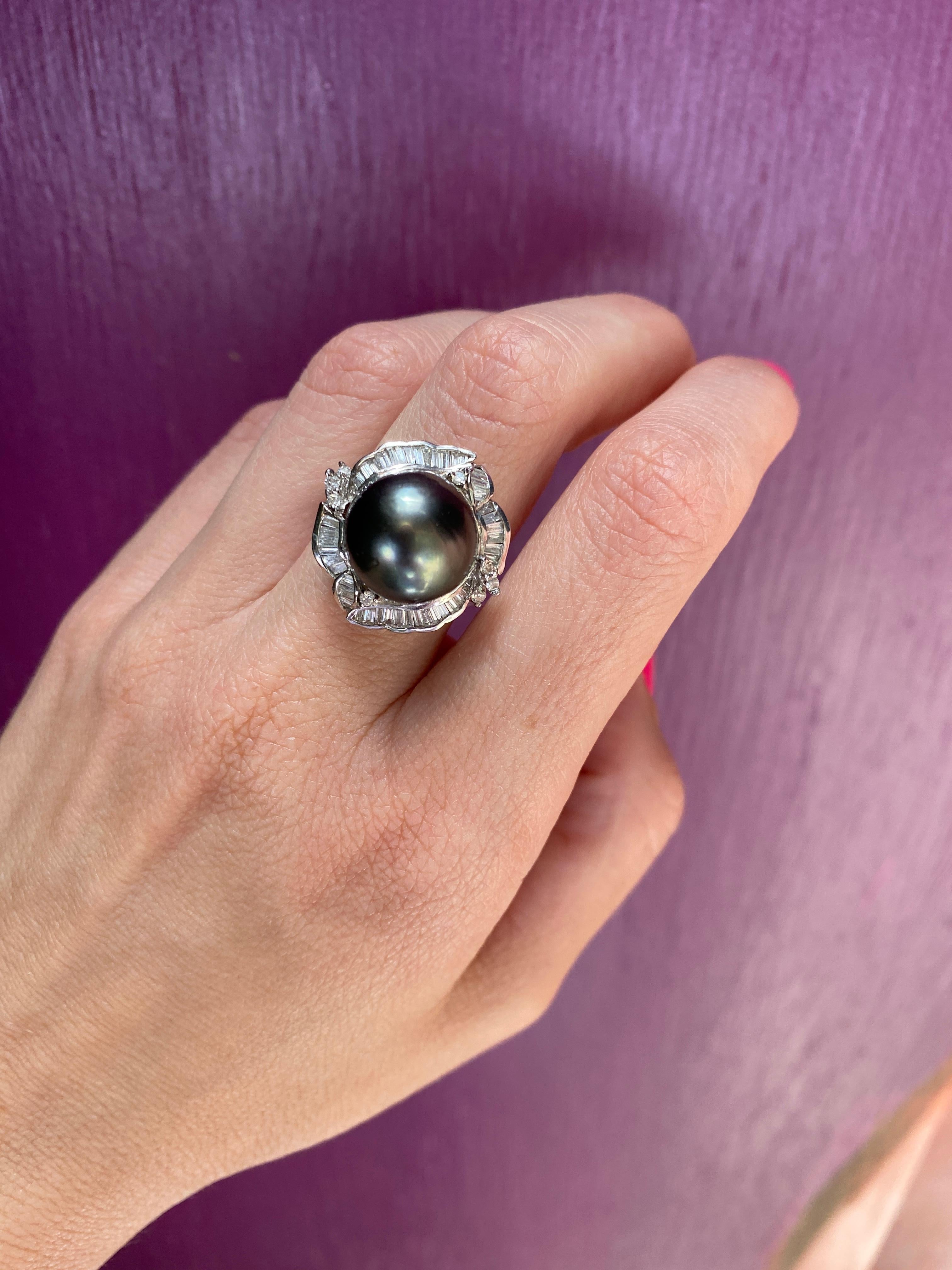 Vintage Tahitian Pearl and 1.10ctw Round Diamond White Gold Ring For Sale 7