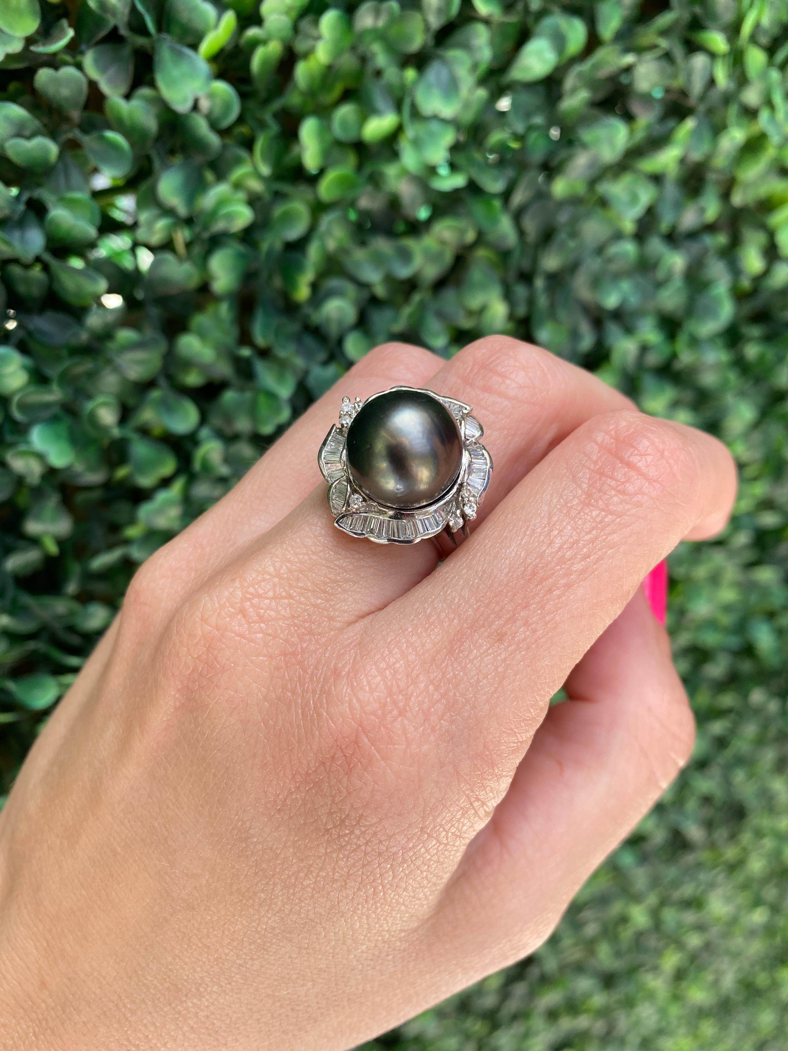 Vintage Tahitian Pearl and 1.10ctw Round Diamond White Gold Ring For Sale 8