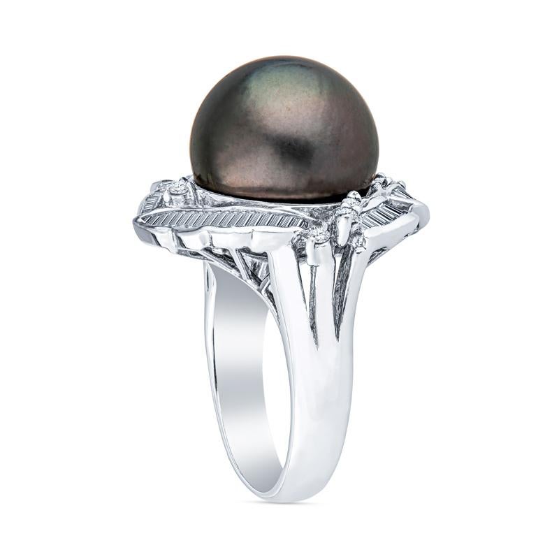 Round Cut Vintage Tahitian Pearl and 1.10ctw Round Diamond White Gold Ring For Sale