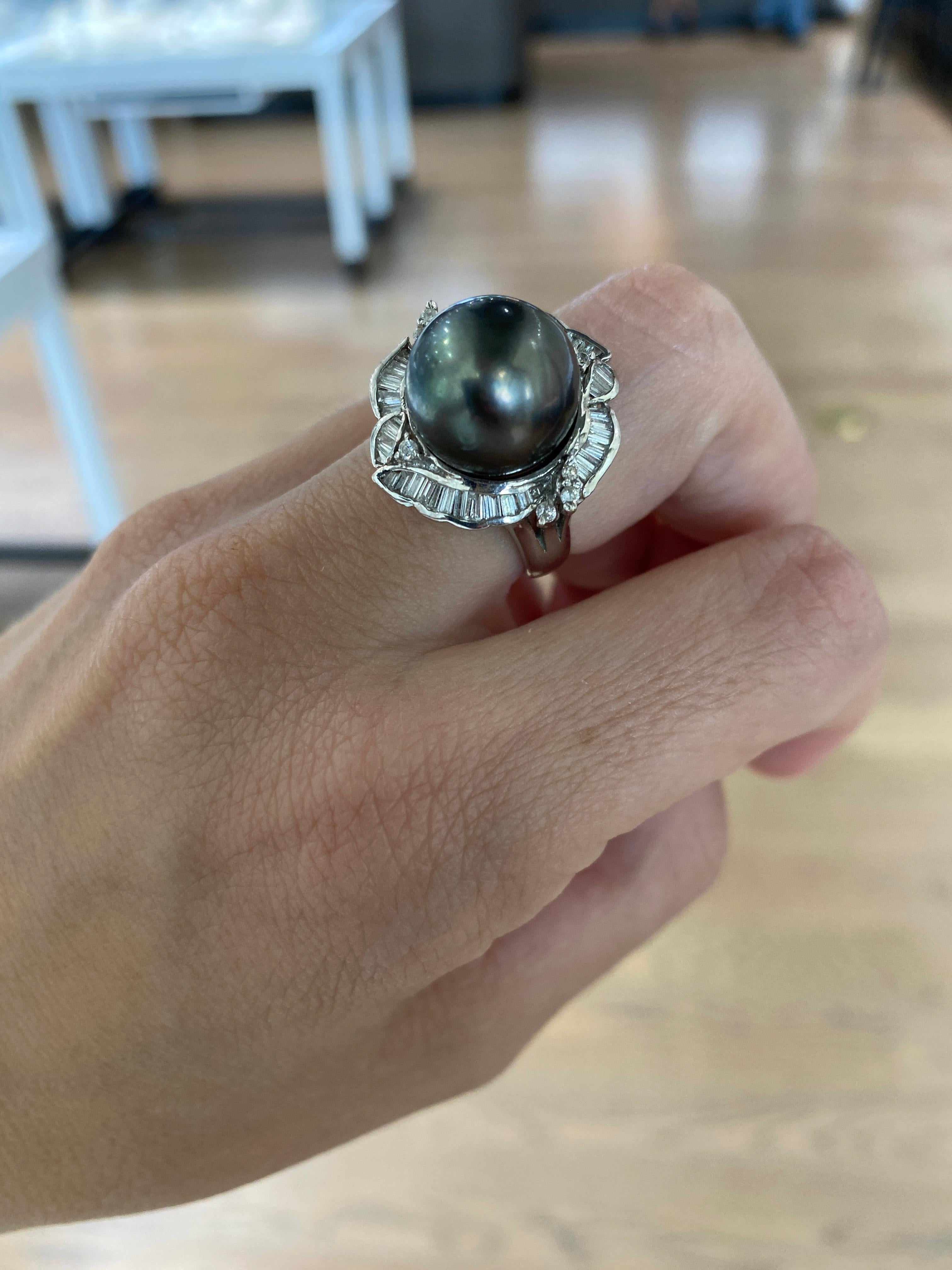Vintage Tahitian Pearl and 1.10ctw Round Diamond White Gold Ring For Sale 1