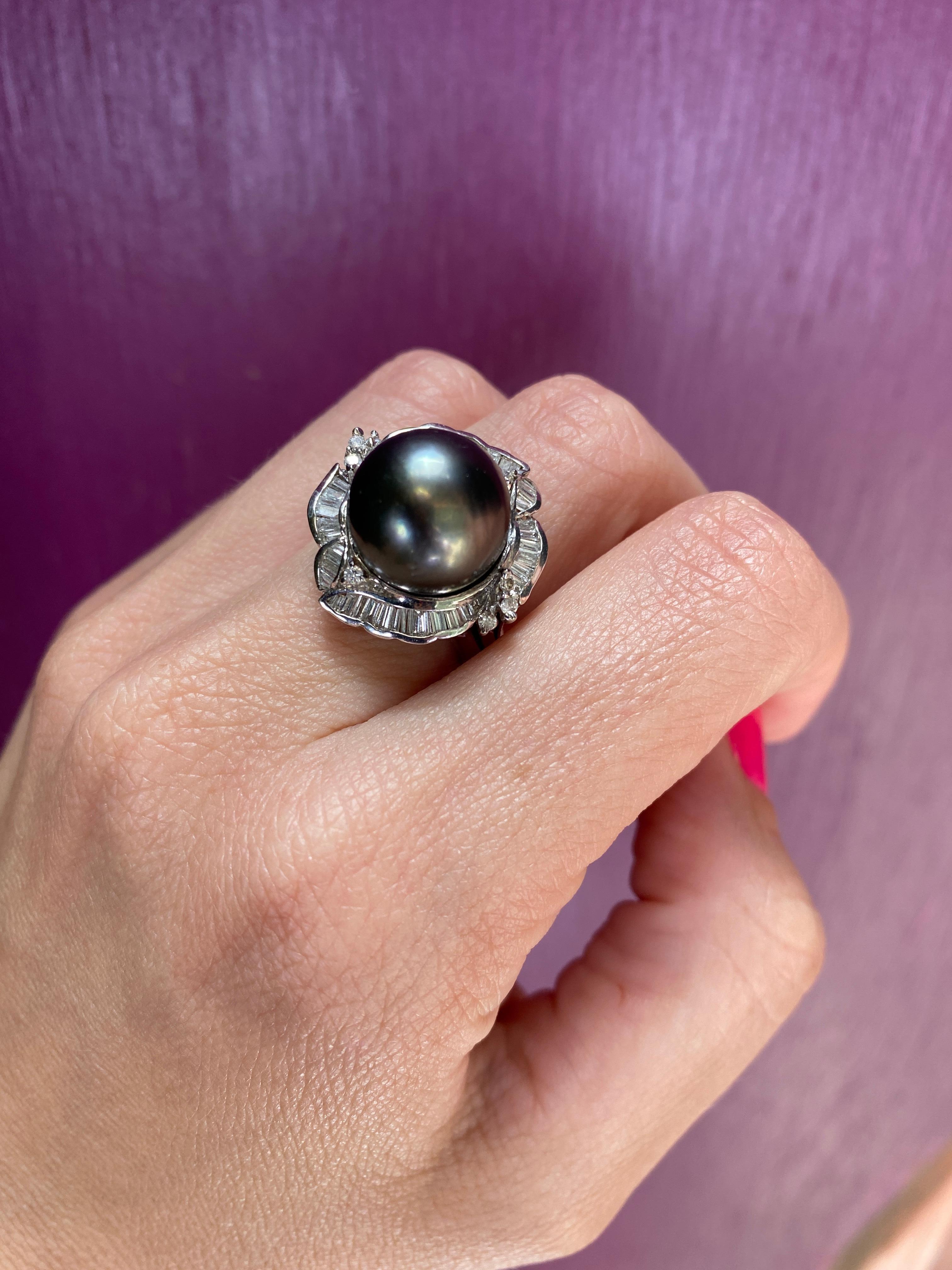 Vintage Tahitian Pearl and 1.10ctw Round Diamond White Gold Ring For Sale 2