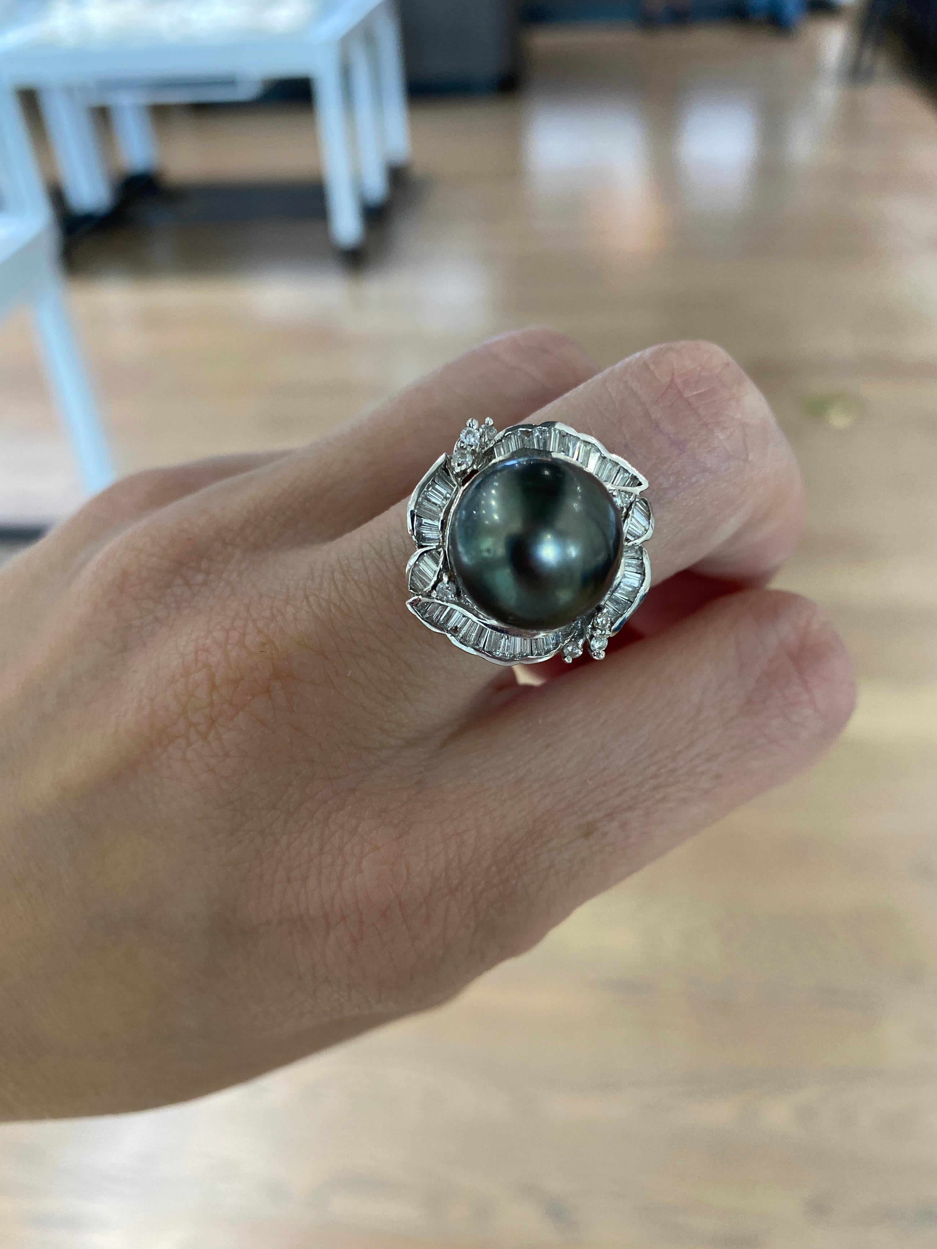 Vintage Tahitian Pearl and 1.10ctw Round Diamond White Gold Ring For Sale 3