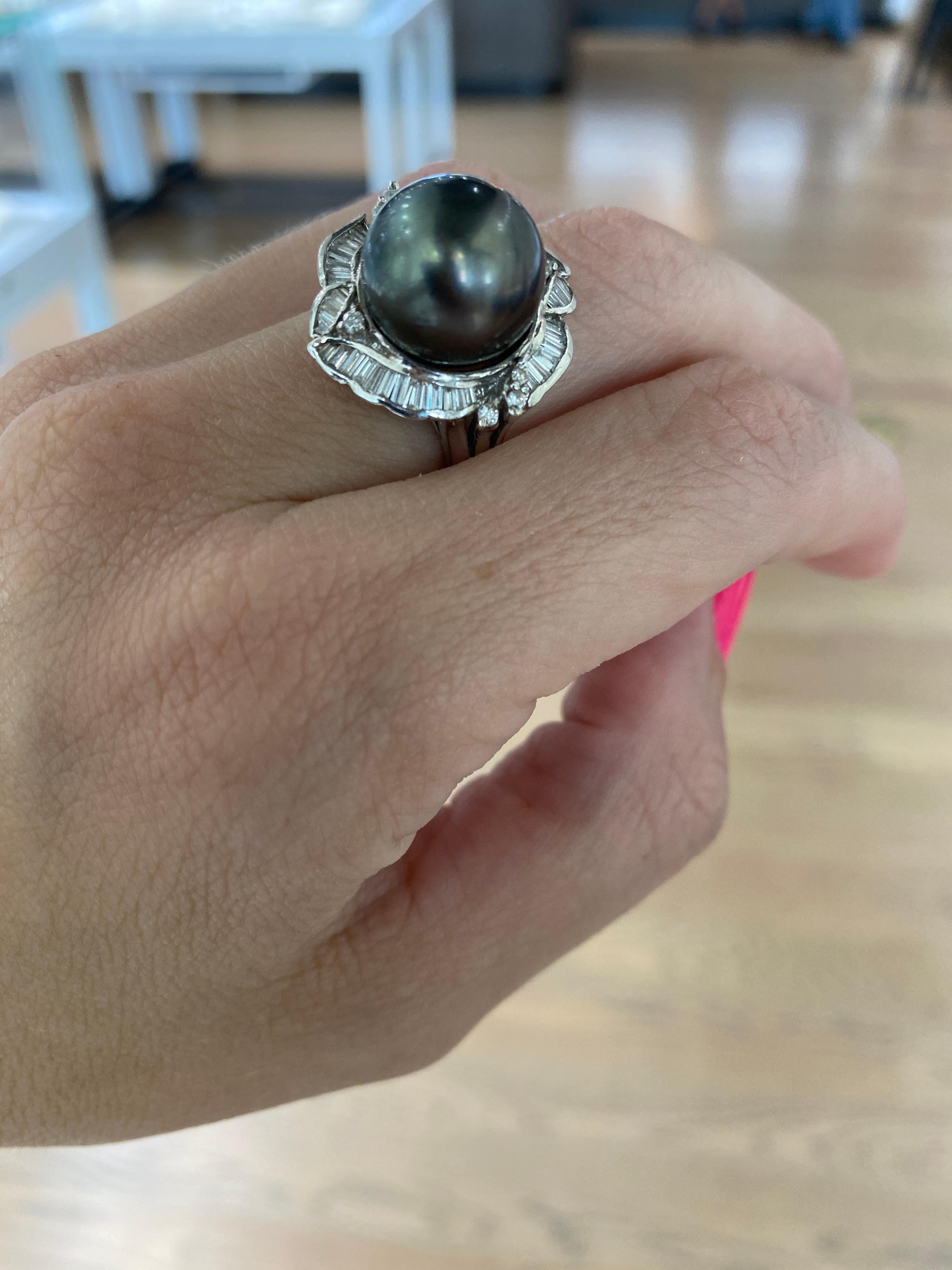 Vintage Tahitian Pearl and 1.10ctw Round Diamond White Gold Ring For Sale 4