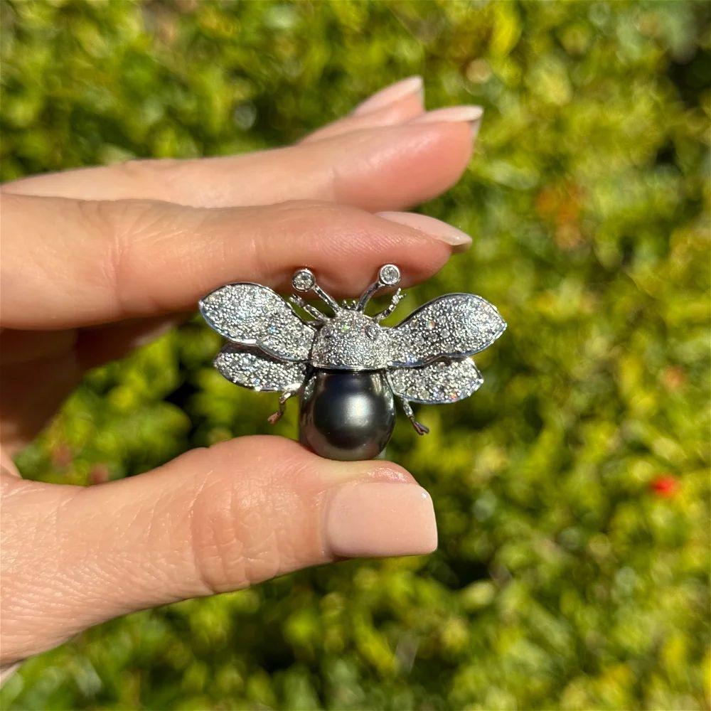 Modern Vintage Tahitian South Sea Pearl and Diamond Bumble Bee Gold Brooch Pin For Sale
