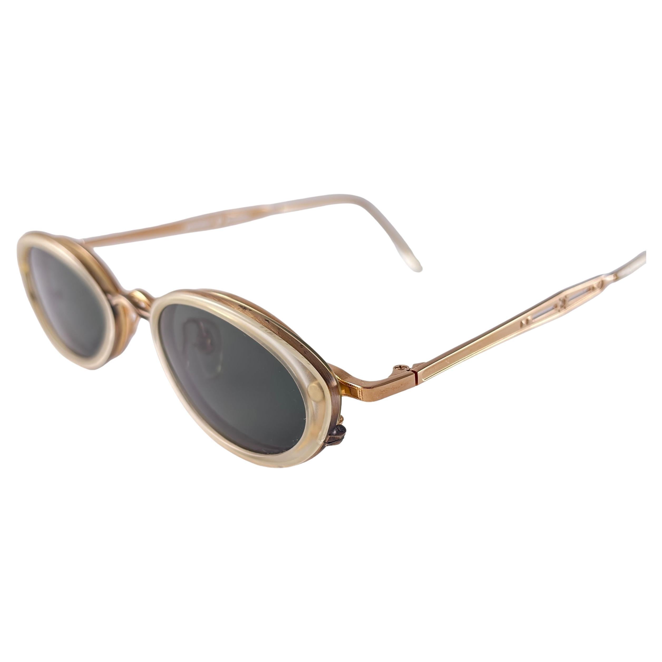 MINT Vintage Takumi. Cat Eye style sunglasses with removable front frame.
This pair show minor sign of wear due to storage.

Made in Japan.

Front : 14 cms
Lens Height : 3.8 cms
Lens Width : 5.2 cms

