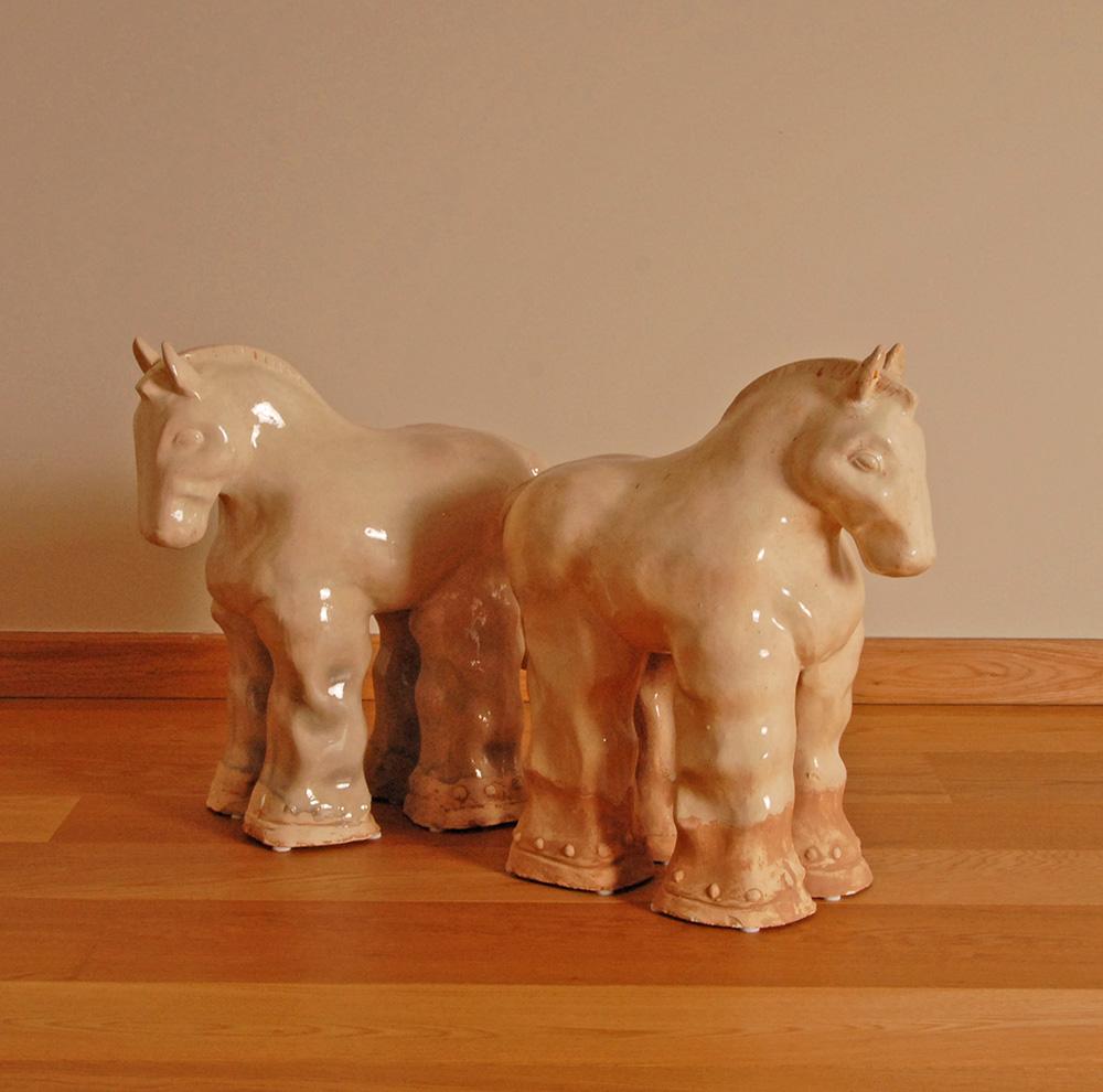Cavallo alto in ceramica Vintage Sculture in ceramica smaltata Figure fatte a mano in terracotta in vendita 2