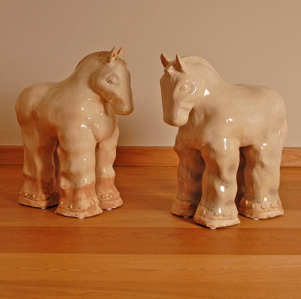 Cavallo alto in ceramica Vintage Sculture in ceramica smaltata Figure fatte a mano in terracotta in vendita 4