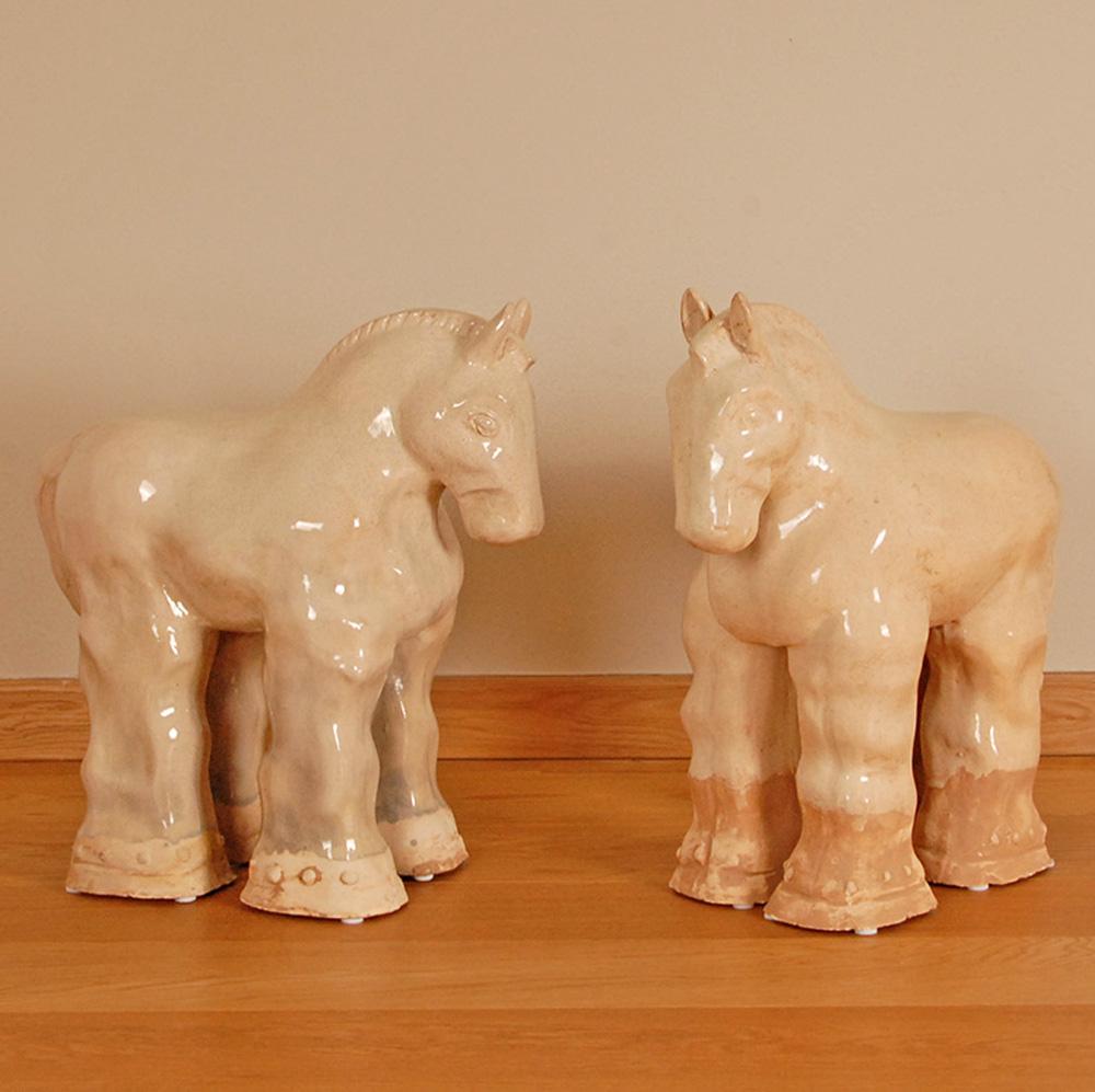 Cavallo alto in ceramica Vintage Sculture in ceramica smaltata Figure fatte a mano in terracotta in vendita 6