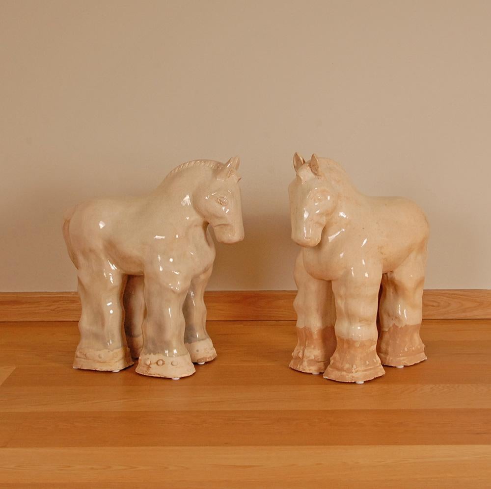 Fatto a mano Cavallo alto in ceramica Vintage Sculture in ceramica smaltata Figure fatte a mano in terracotta in vendita