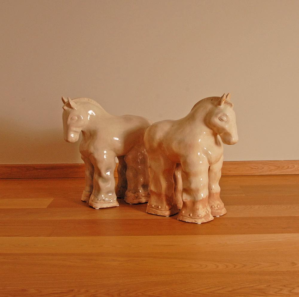 Cavallo alto in ceramica Vintage Sculture in ceramica smaltata Figure fatte a mano in terracotta in vendita 1
