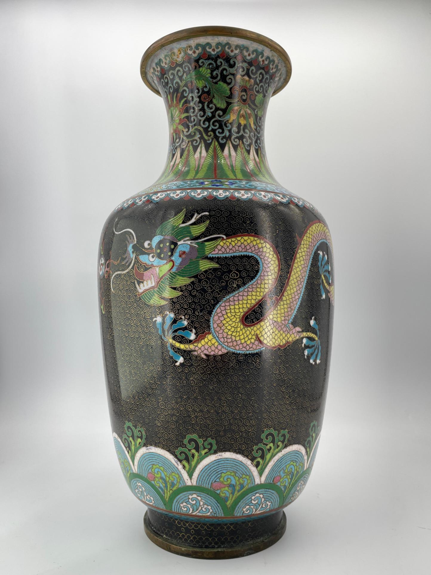 Vintage Tall Chinese Cloisonné Enamel Vase Fighting Dragons Flaming Pearl In Distressed Condition For Sale In Hyattsville, MD