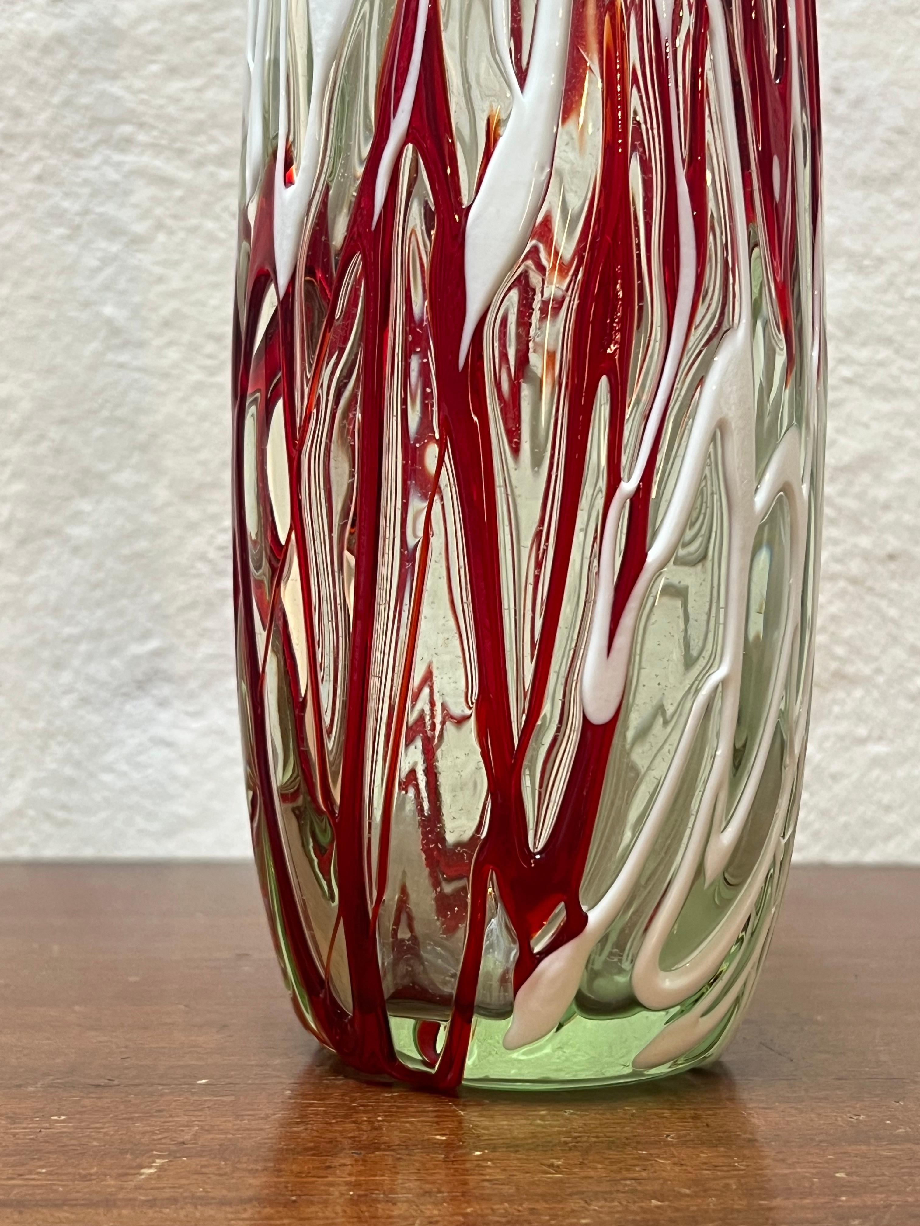 Große Vintage-Glasvase, rot und weiß filigran, Couchtisch, dekorativ, Vintage 1