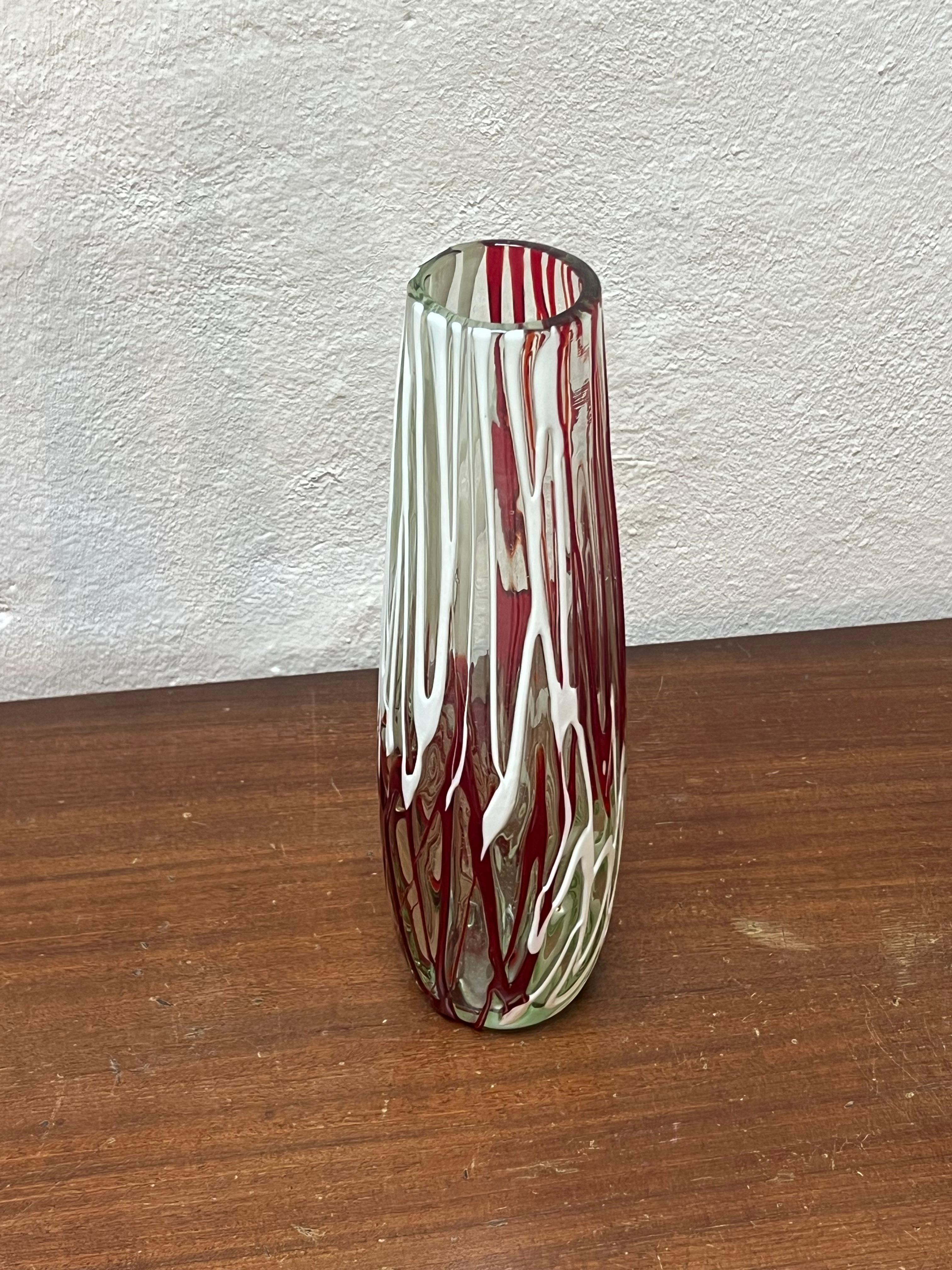 Große Vintage-Glasvase, rot und weiß filigran, Couchtisch, dekorativ, Vintage 2