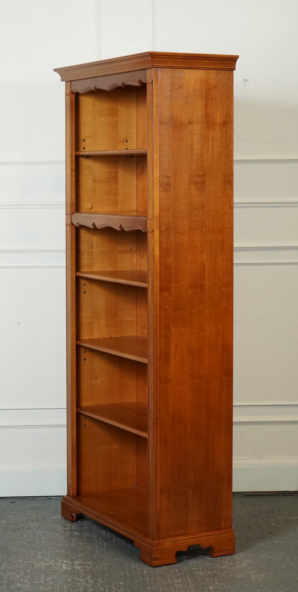 VINTAGE TALL OPEN SOLID BOOKCASE 5 SHELVES MADE BY YOUNGER FURNITURE LONDON j1 For Sale 4