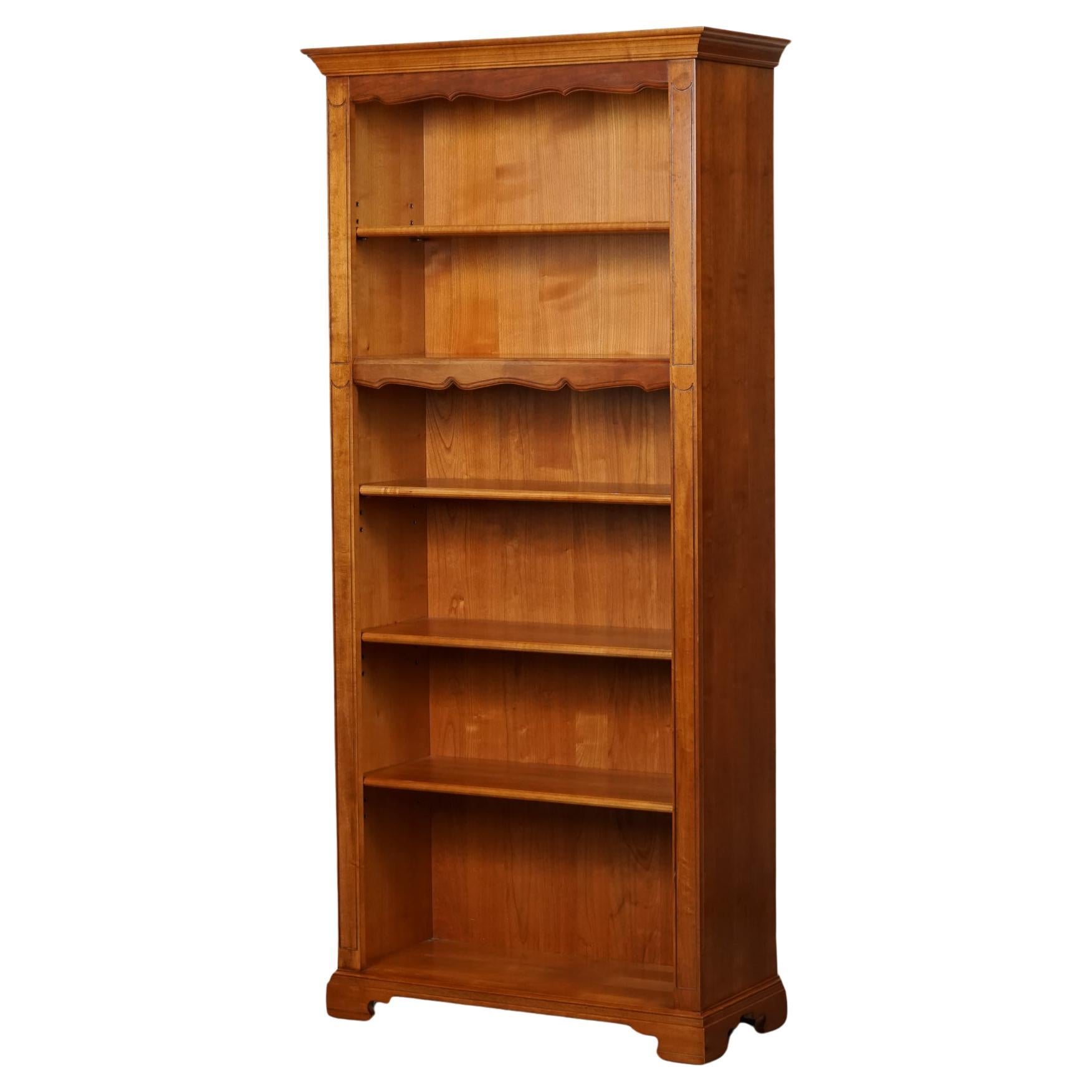 VINTAGE TALL OPEN SOLID BOOKCASE 5 SHELVES MADE BY YOUNGER FURNITURE LONDON j1 For Sale