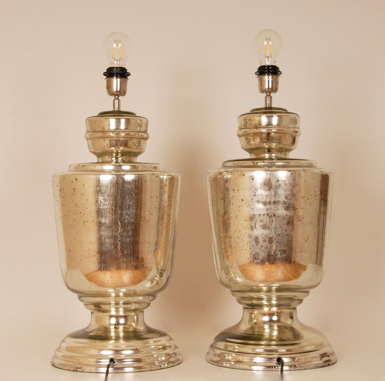 Vintage a pair tall modern mercury silver colored vase lamps table lamps
Old silver with blue lampshades ( new condition )
Style: Modern , timeless, design, French Country, French provincial
Design: In the manner of Karl Springer, Frederich Cooper,