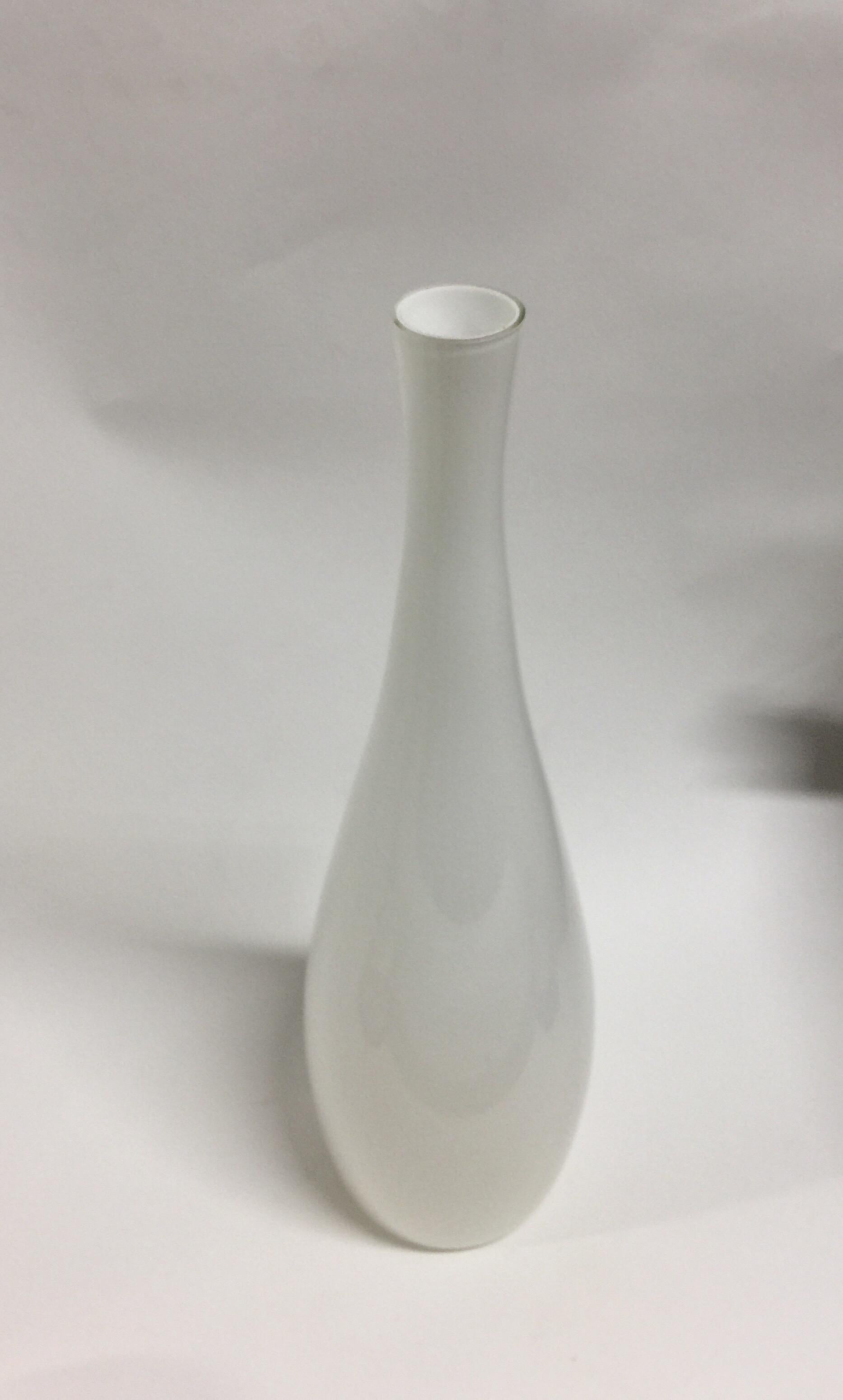 Danois Grand vase vintage en verre blanc avec boîtier, signé Kastrup en vente