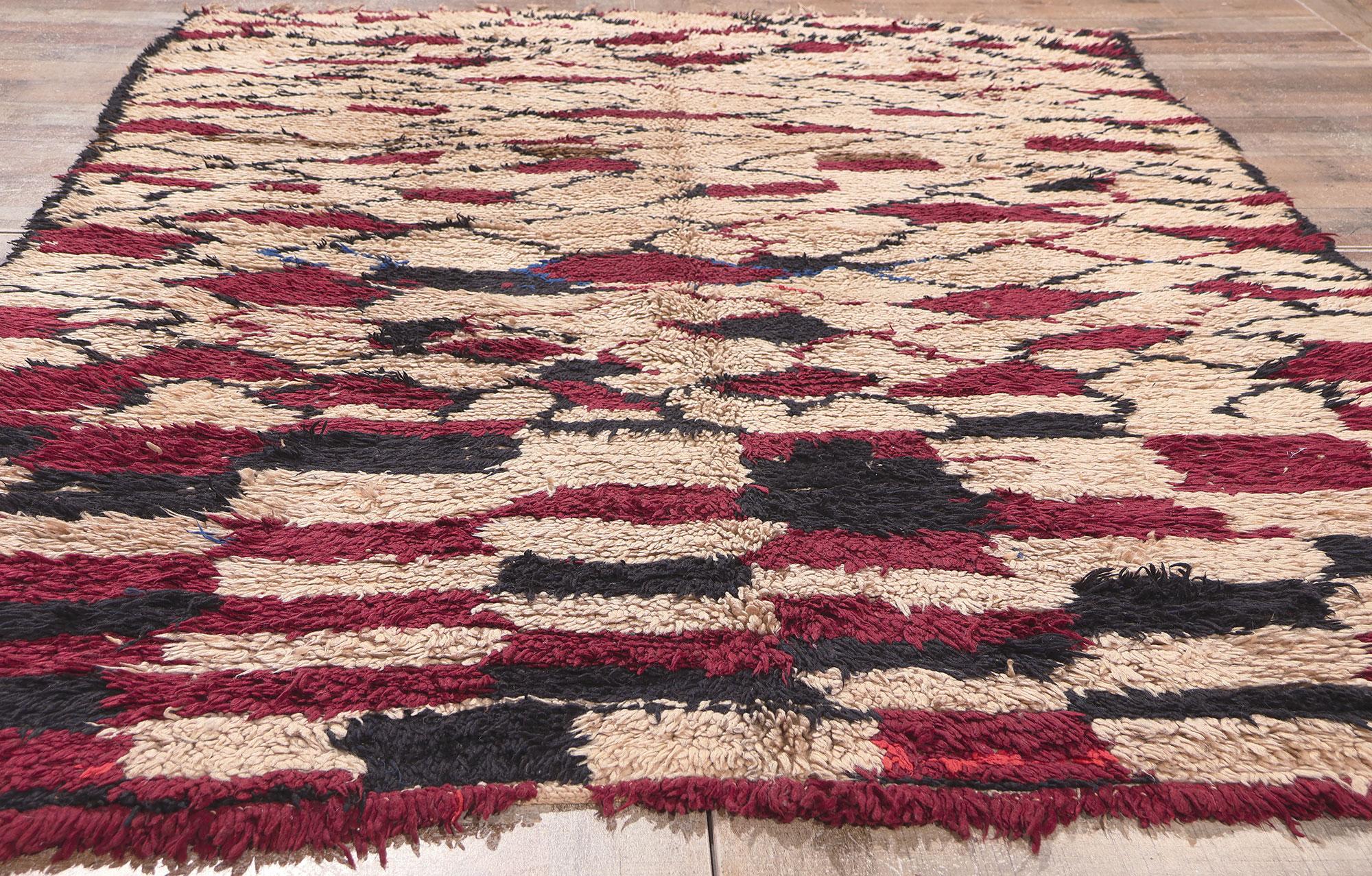 20ième siècle Tapis marocain Talsint, l'enchantement tribal rencontre l'expressionnisme abstrait en vente