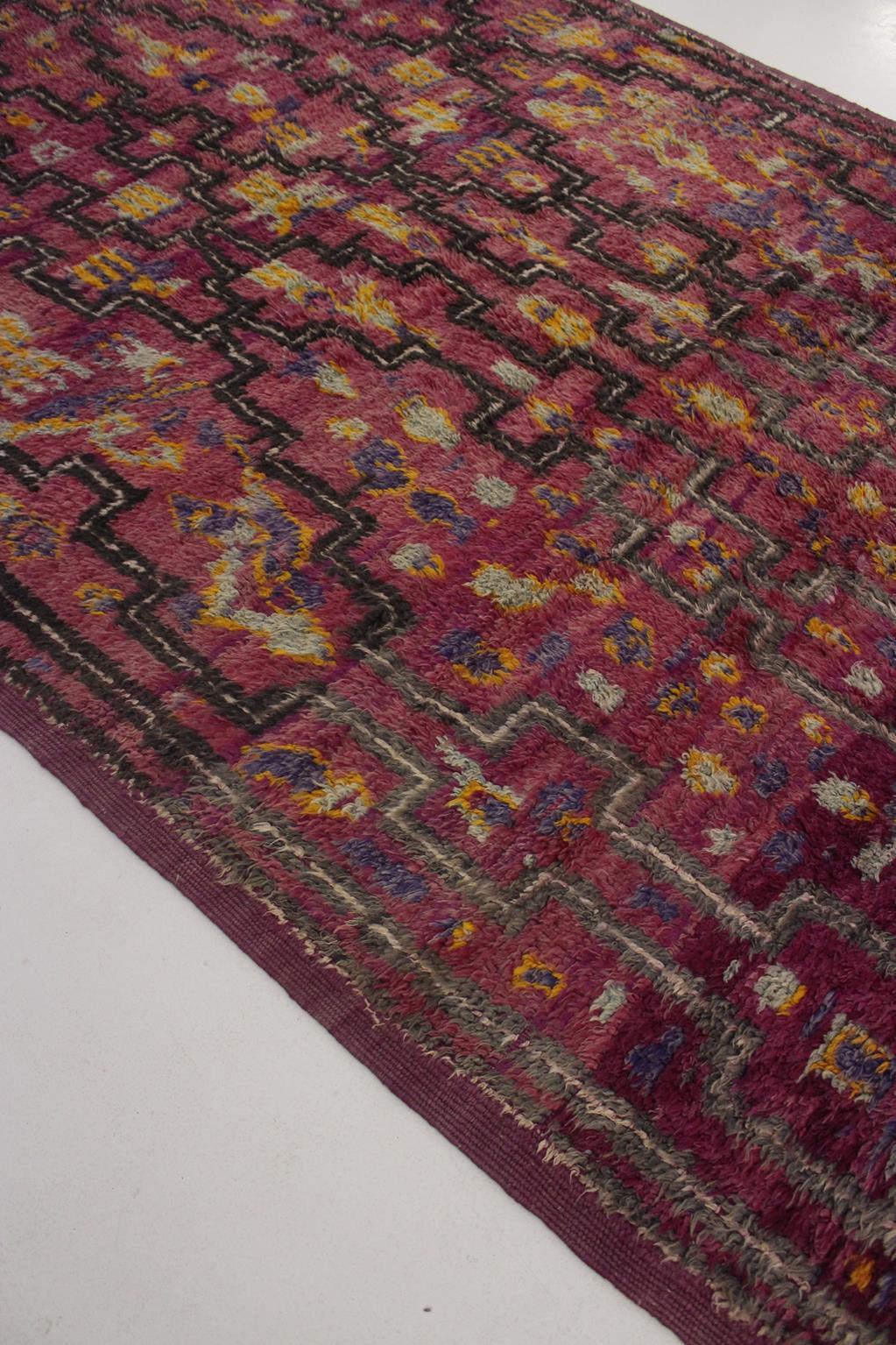 Vintage Moroccan Talsint rug - Wine purple - 6.2x12feet / 190x365cm In Good Condition For Sale In Marrakech, MA