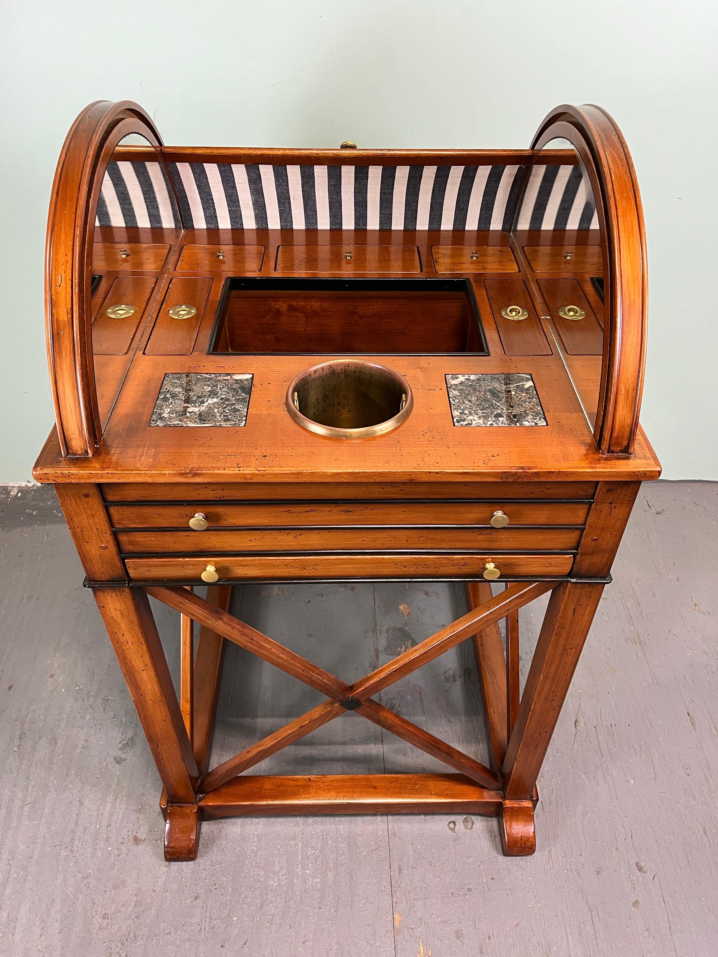 Ottone Armadio per liquori Tambour Rolle Bar d'epoca in vendita