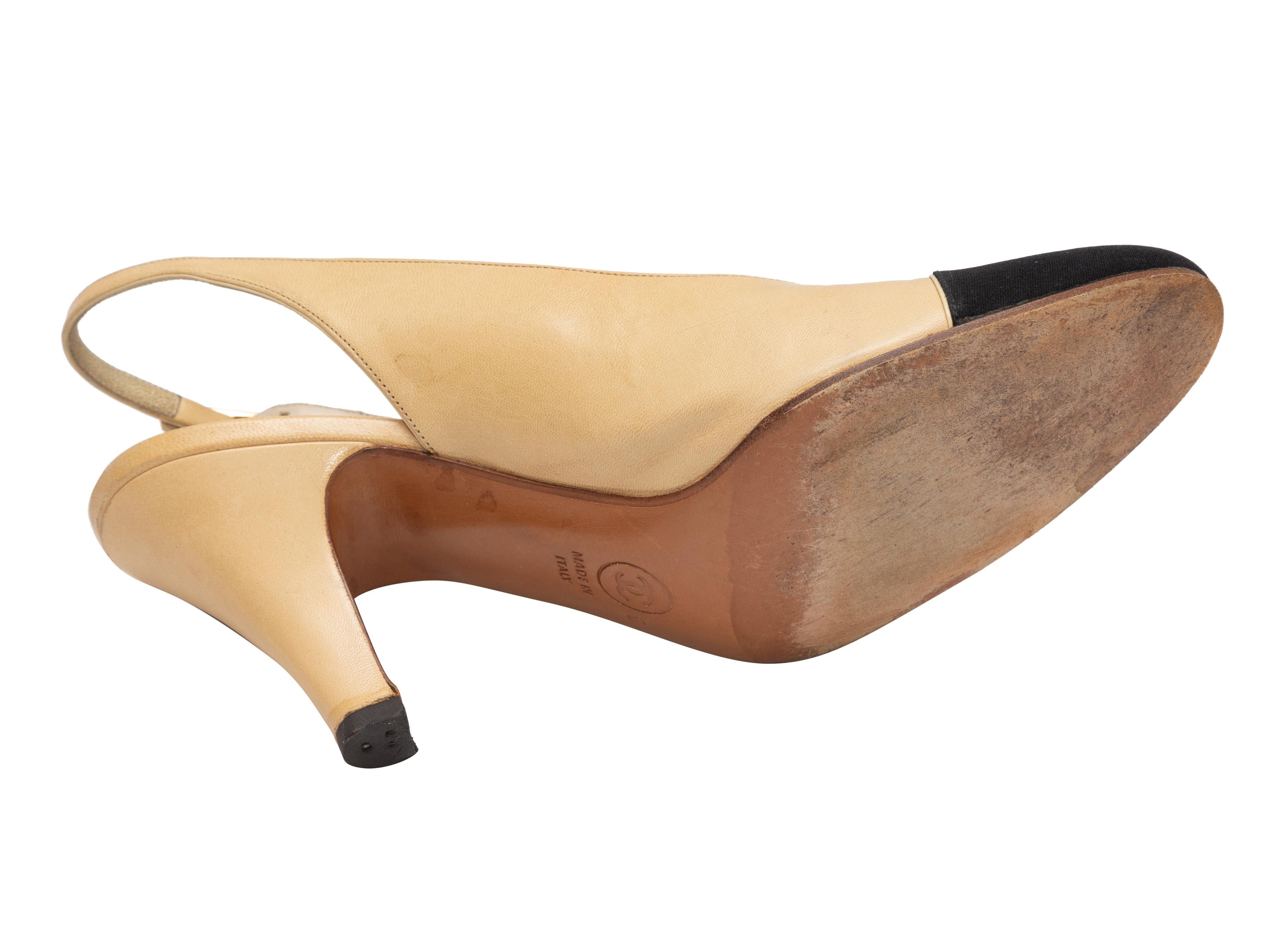 Vintage Tan & Black Chanel Cap-Toe Slingbacks In Good Condition In New York, NY