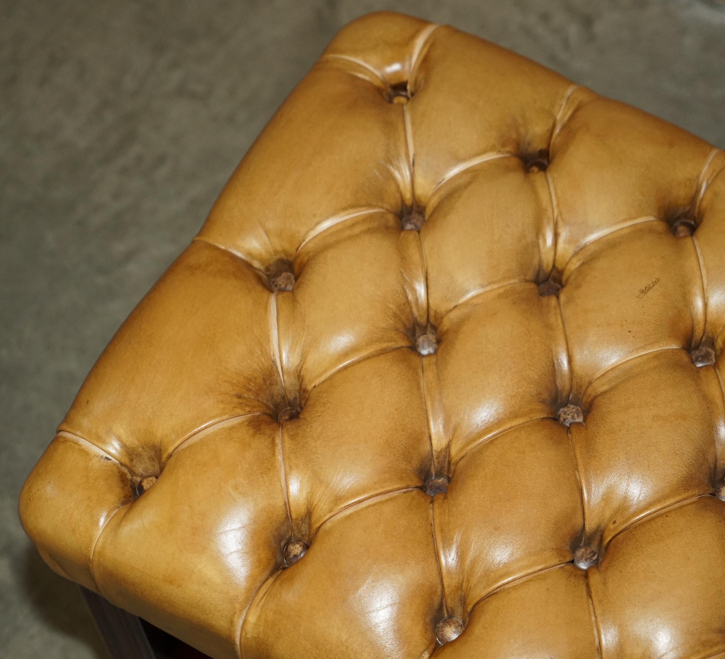 English VINTAGE TAN BROWN LEATHER CHESTERFIELD TUFTED BARON FOOTSTOOL PART OF SUiTE For Sale